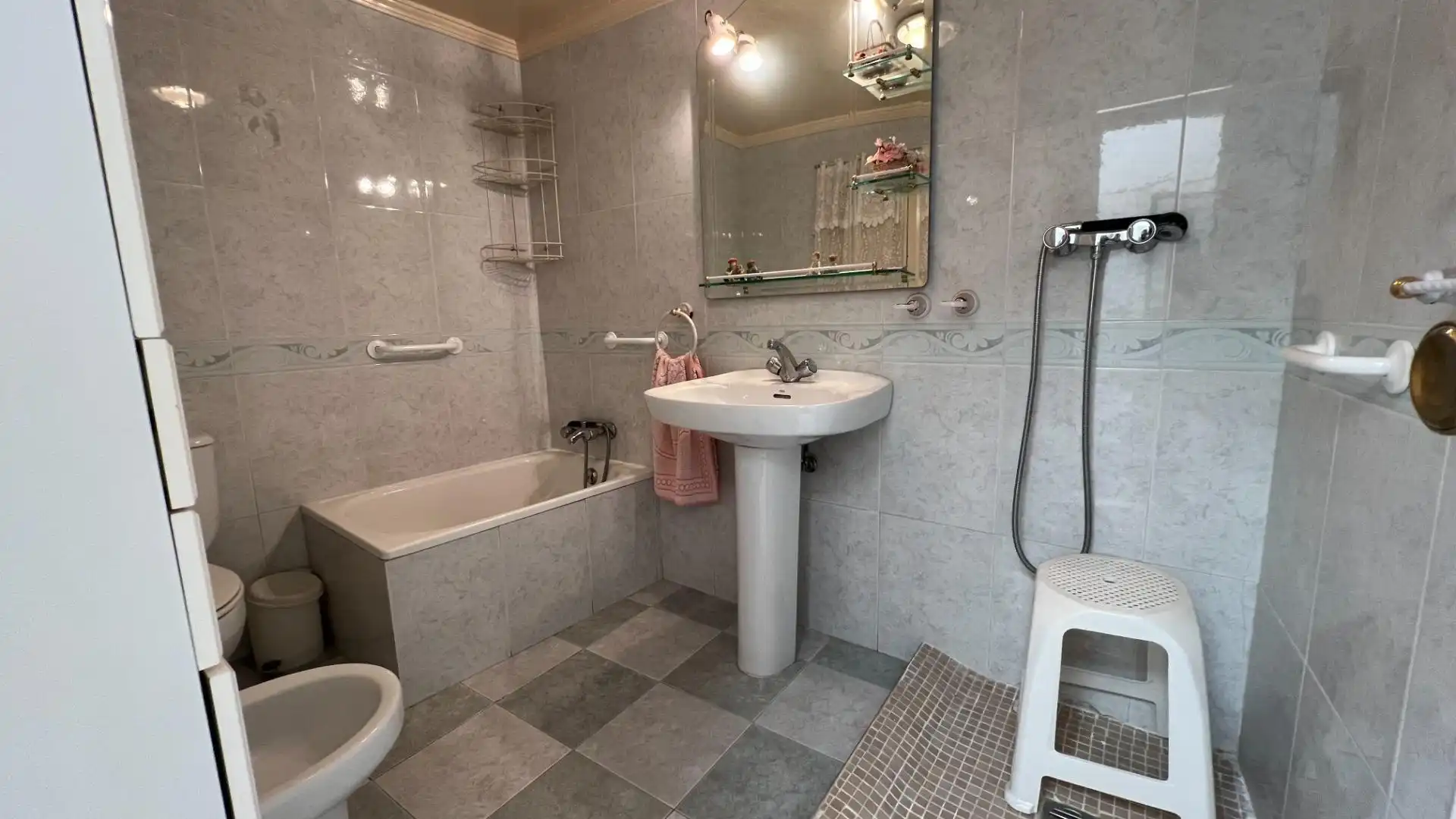Badezimmer von Einfamilien-Reihenhaus zum Verkauf in Padul mit Terrasse, Abstellraum und Möbliert