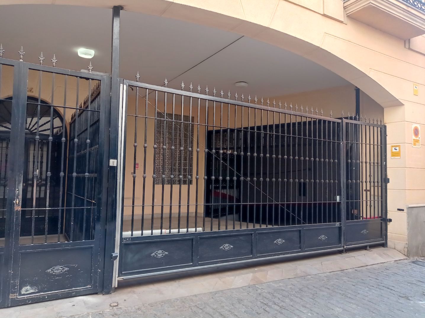 Exterior view of Garage to rent in  Granada Capital