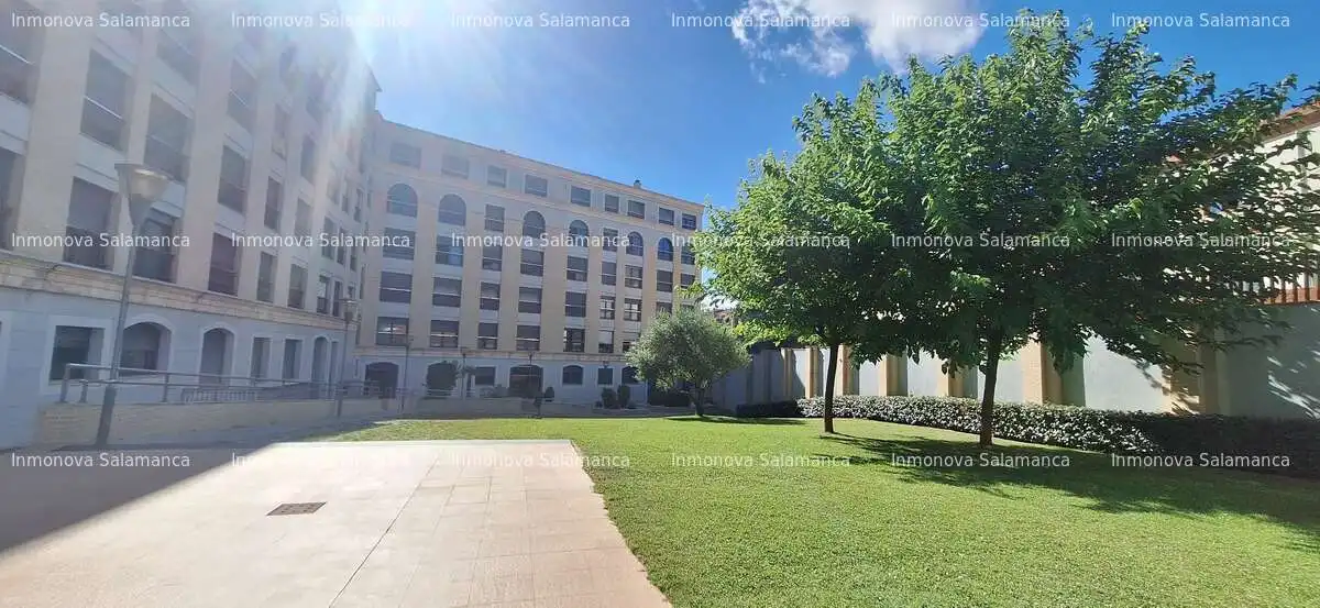 Vista exterior de Pis de lloguer en Salamanca amb Calefacció, Moblat i Piscina comunitària