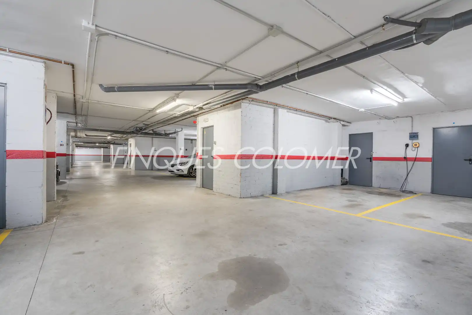Parking de Dúplex en venta en Rubí con Aire acondicionado, Calefacción y Jardín privado