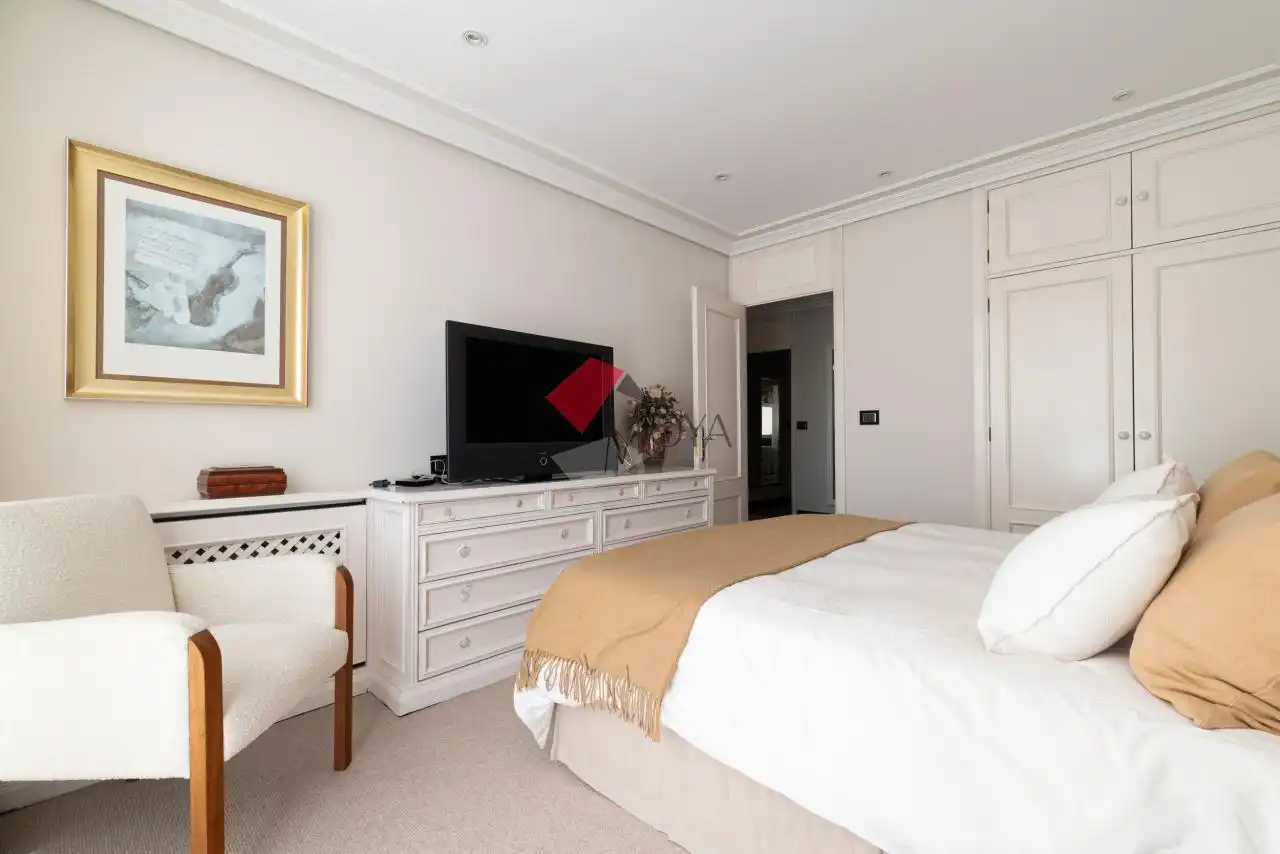 Schlafzimmer von Wohnung zum Verkauf in Vigo  mit Heizung, Parkett und Abstellraum