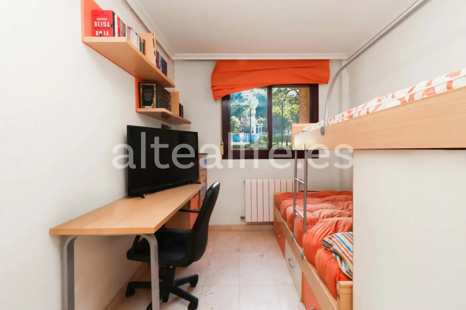 Habitación de Casa adosada en venta en La Nucia con Calefacción, Terraza y Piscina comunitaria