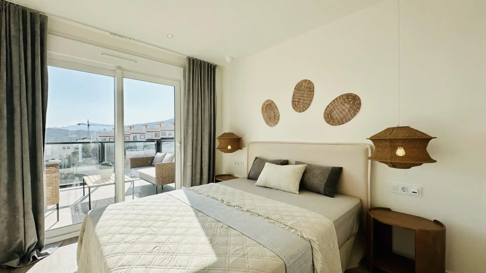 Dormitori de Apartament en venda en Finestrat amb Aire condicionat, Jardí privat i Terrassa