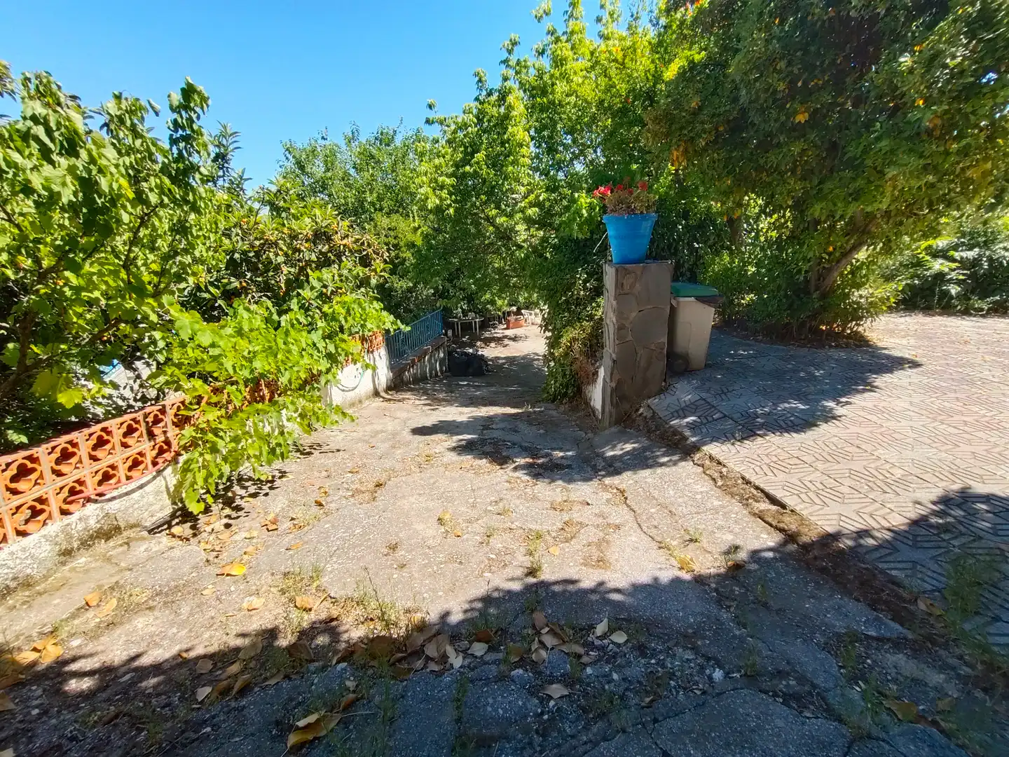 Vista exterior de Casa o xalet en venda en La Zubia amb Aire condicionat, Calefacció i Jardí privat
