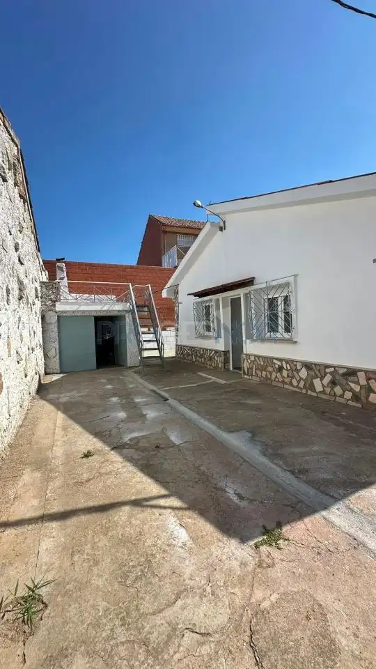 Vista exterior de Casa o xalet en venda en San Andrés del Rabanedo amb Calefacció i Jardí privat