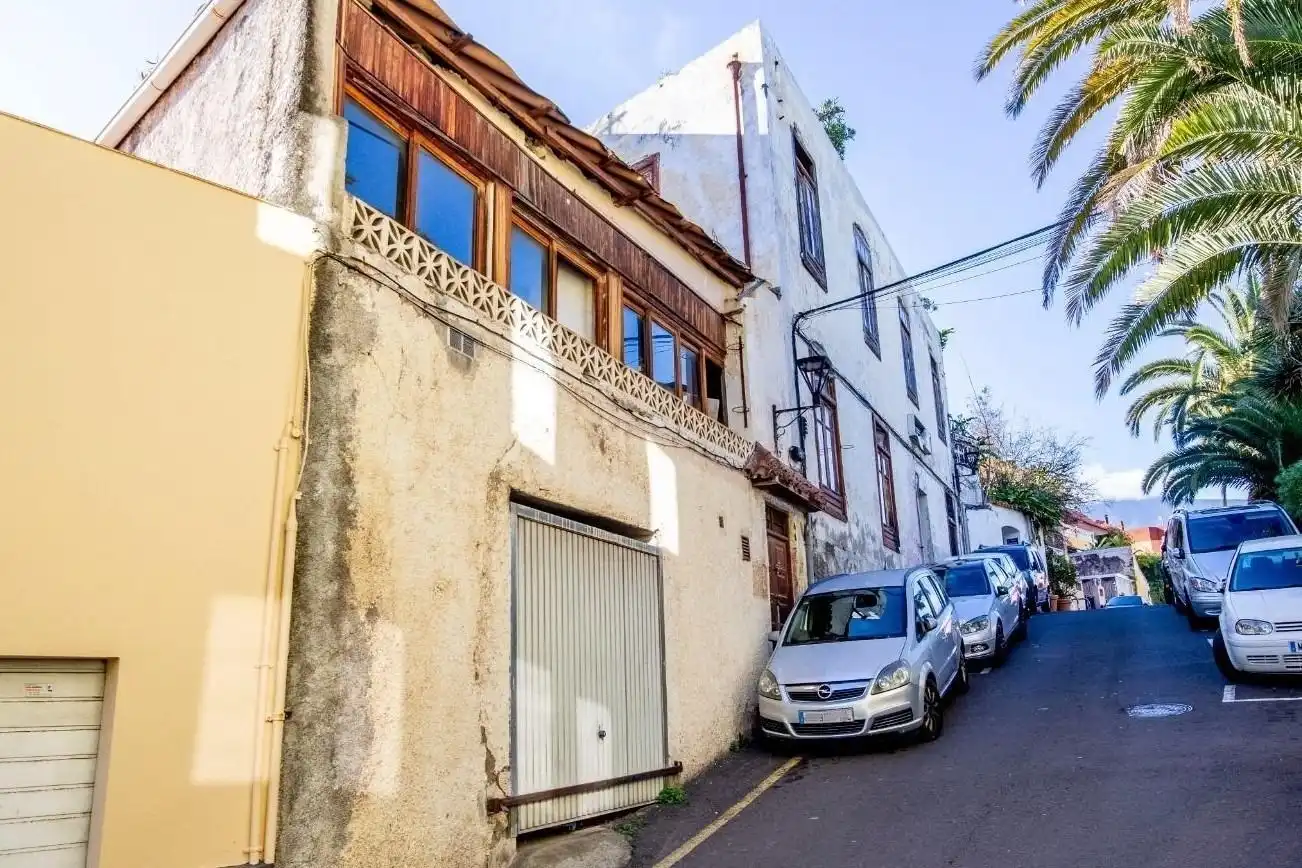 Vista exterior de Edifici en venda en Puerto de la Cruz