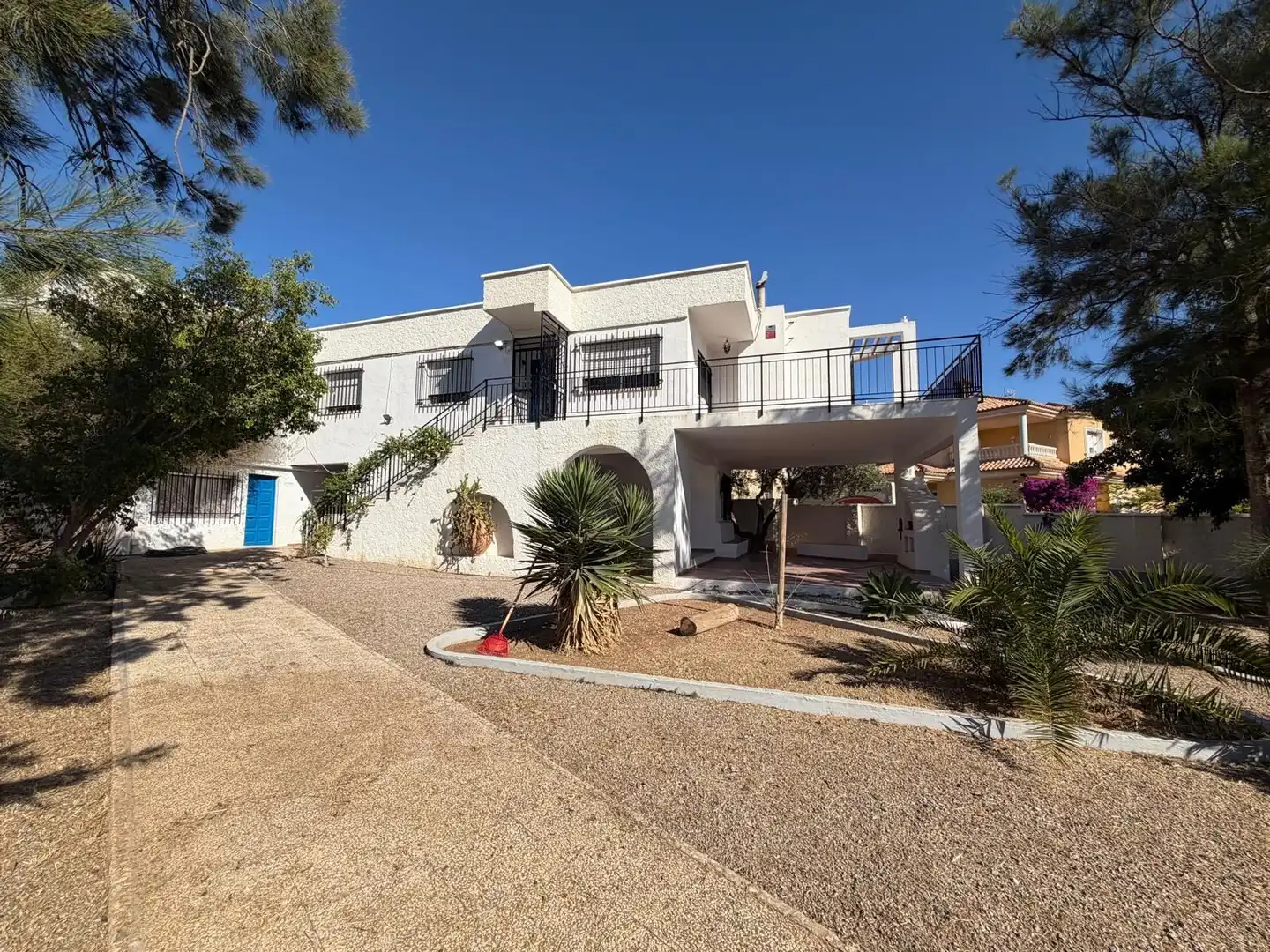 Vista exterior de Casa o xalet en venda en El Ejido amb Aire condicionat, Jardí privat i Traster