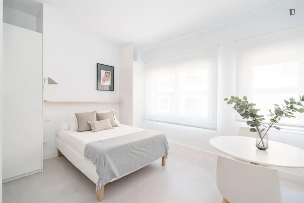 Schlafzimmer von Wohnung zur Miete in Madrid mit Klimaanlage, Heizung und Möbliert
