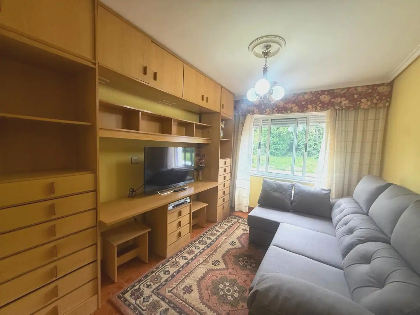 Living room of Flat for sale in Avilés  with Private garden, Parquet flooring and Furnished