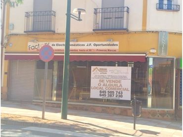 Business premises for sale in Calle crt la solana