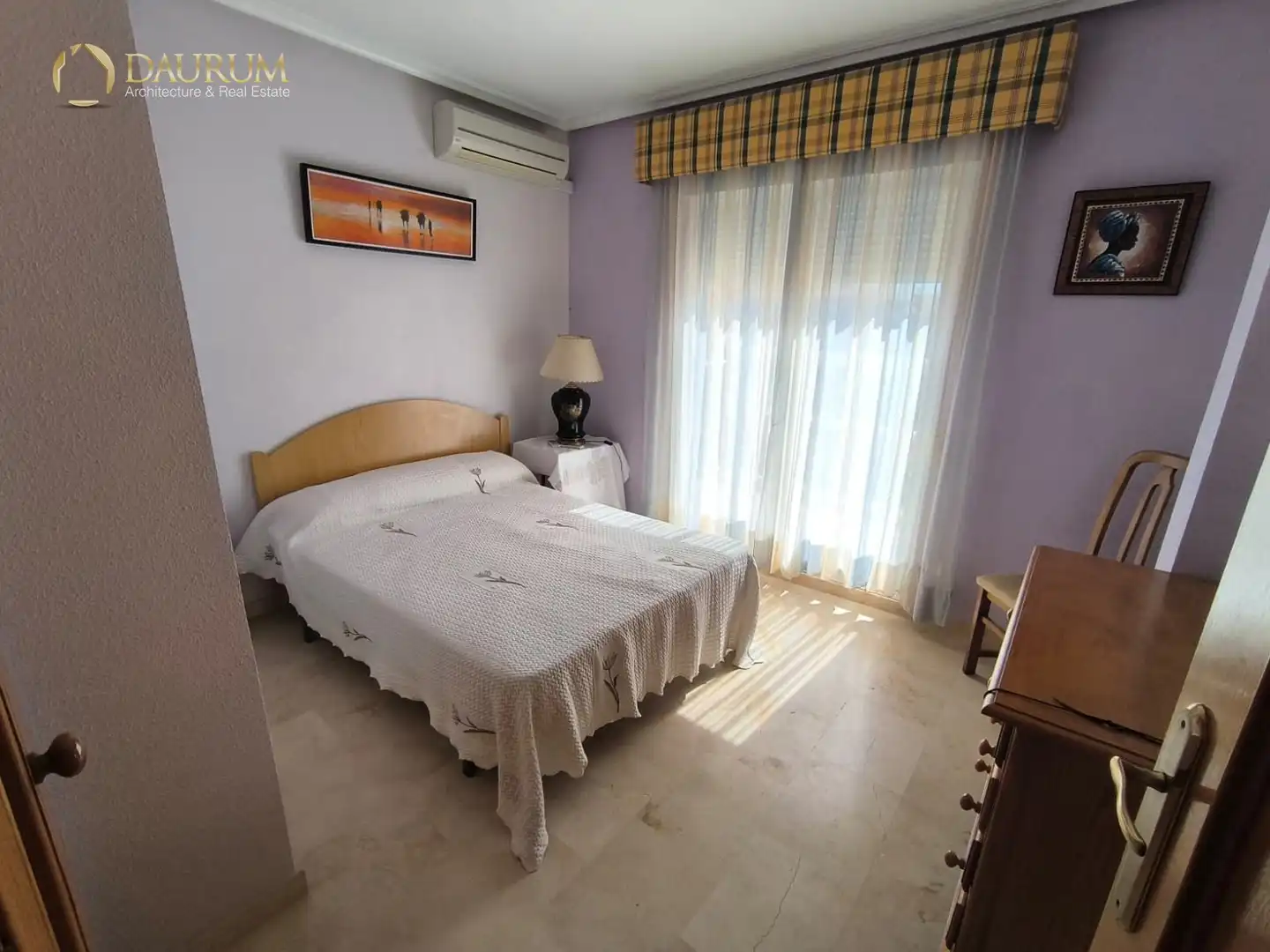Schlafzimmer von Einfamilien-Reihenhaus zum Verkauf in Santa Pola mit Klimaanlage, Heizung und Privatgarten