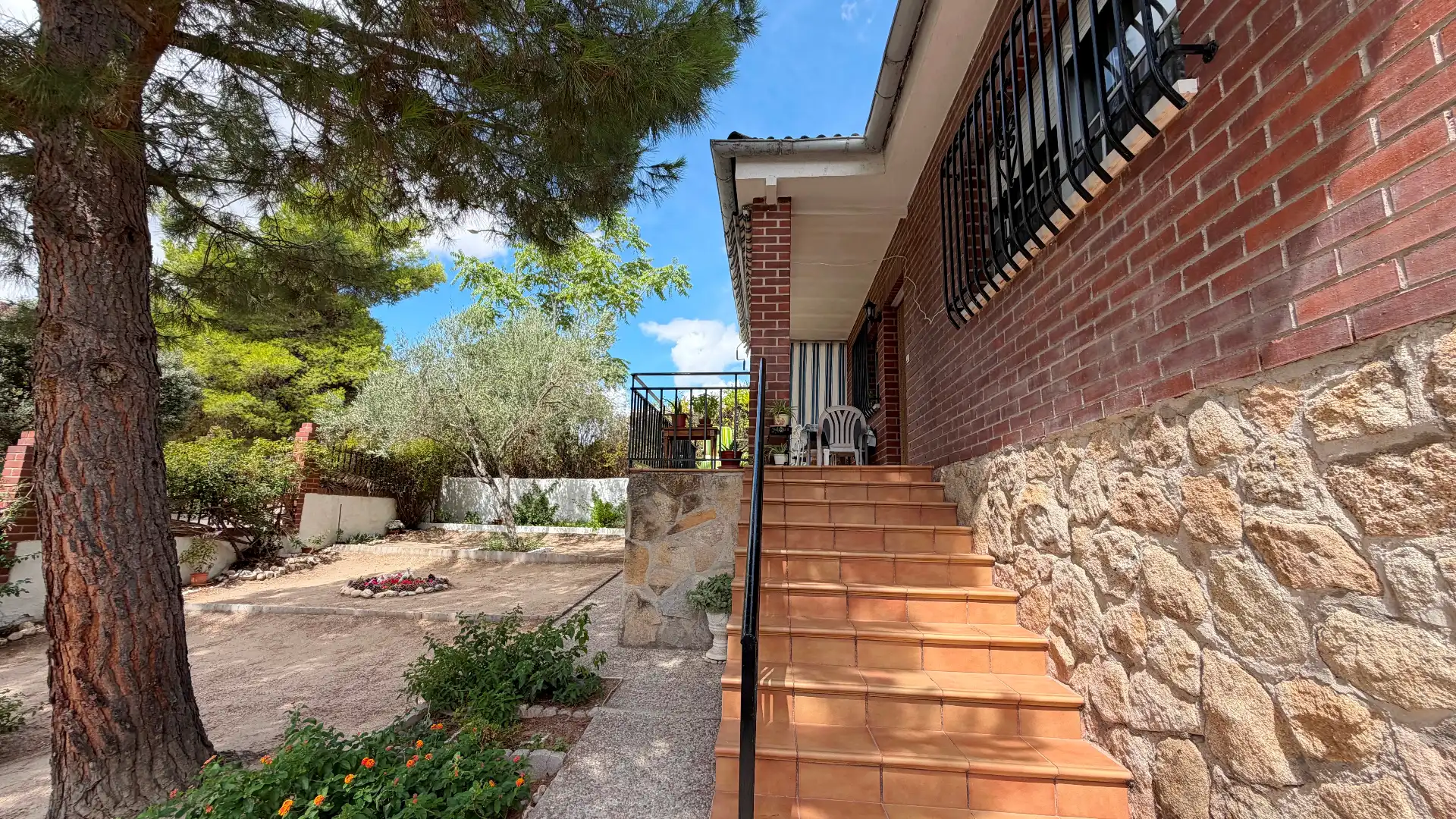 Vista exterior de Casa o chalet en venta en Santa Cruz del Retamar con Aire acondicionado, Calefacción y Jardín privado