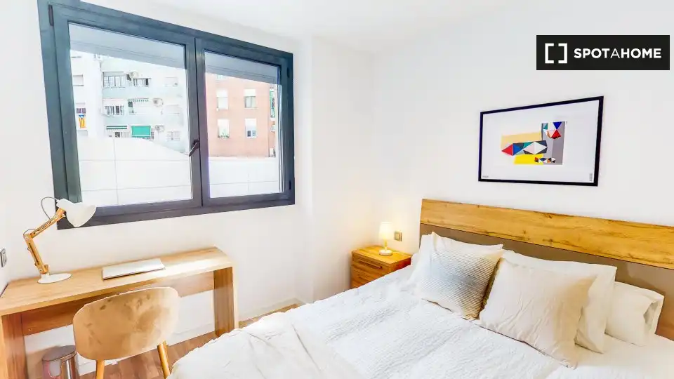 Bedroom of Flat for share in Barcelona  with Air Conditioner, Heating and Furnished