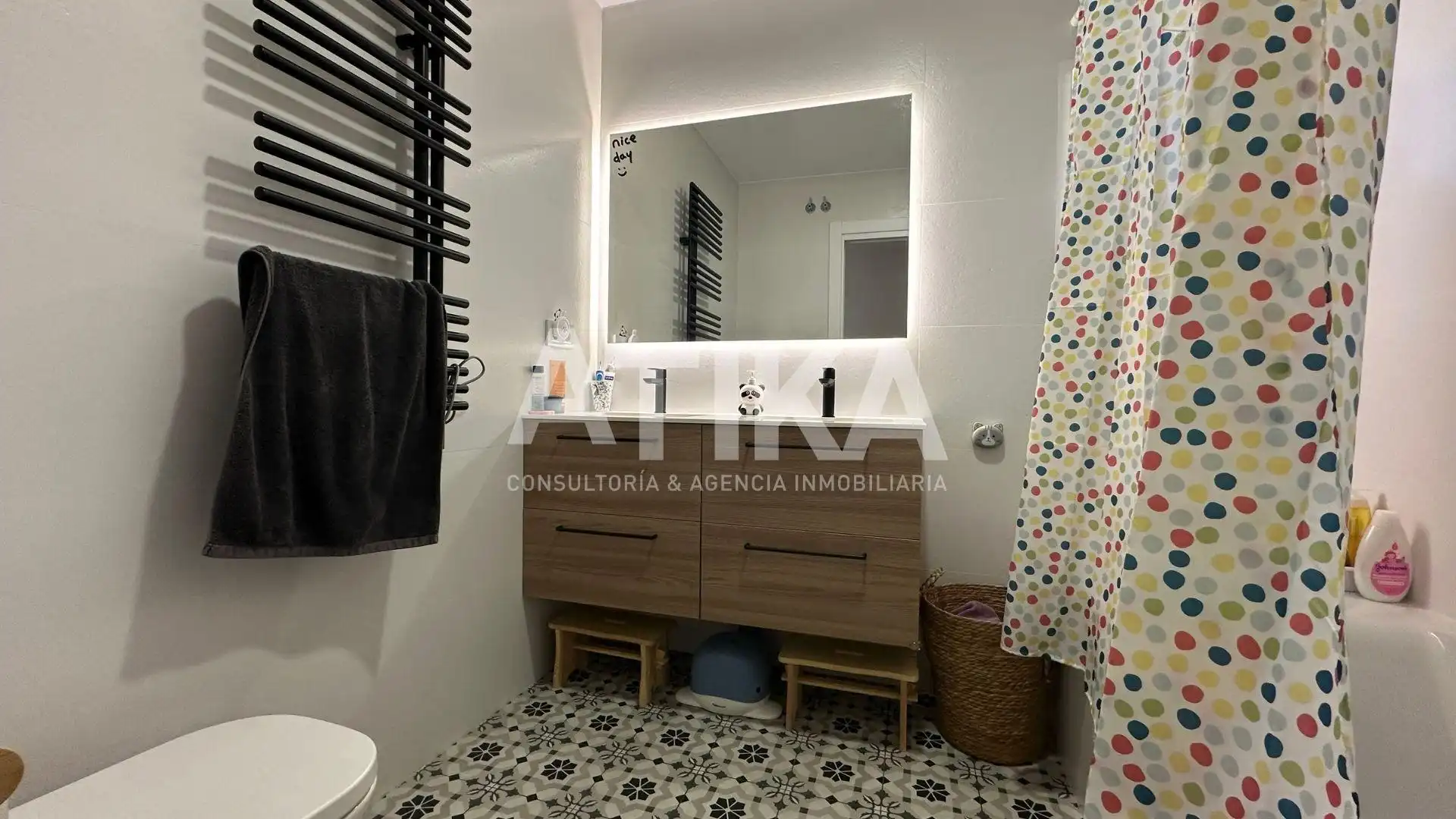 Bathroom of Houses for sale in Ontinyent  with Air Conditioner, Private garden and Parquet flooring