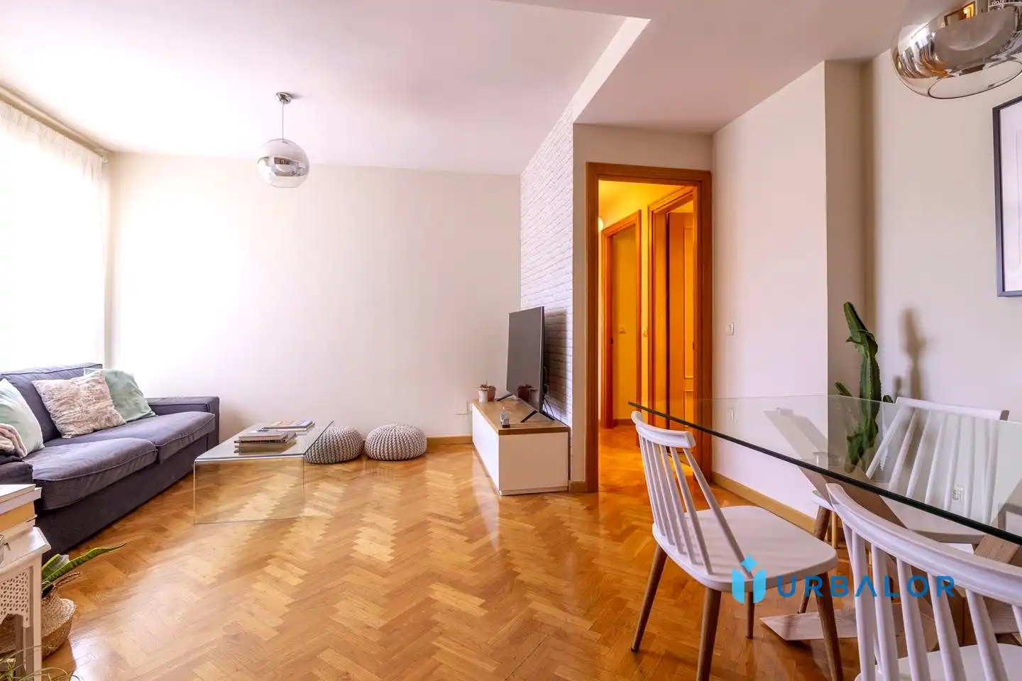 Living room of Flat for sale in Alcorcón  with Air Conditioner, Heating and Parquet flooring