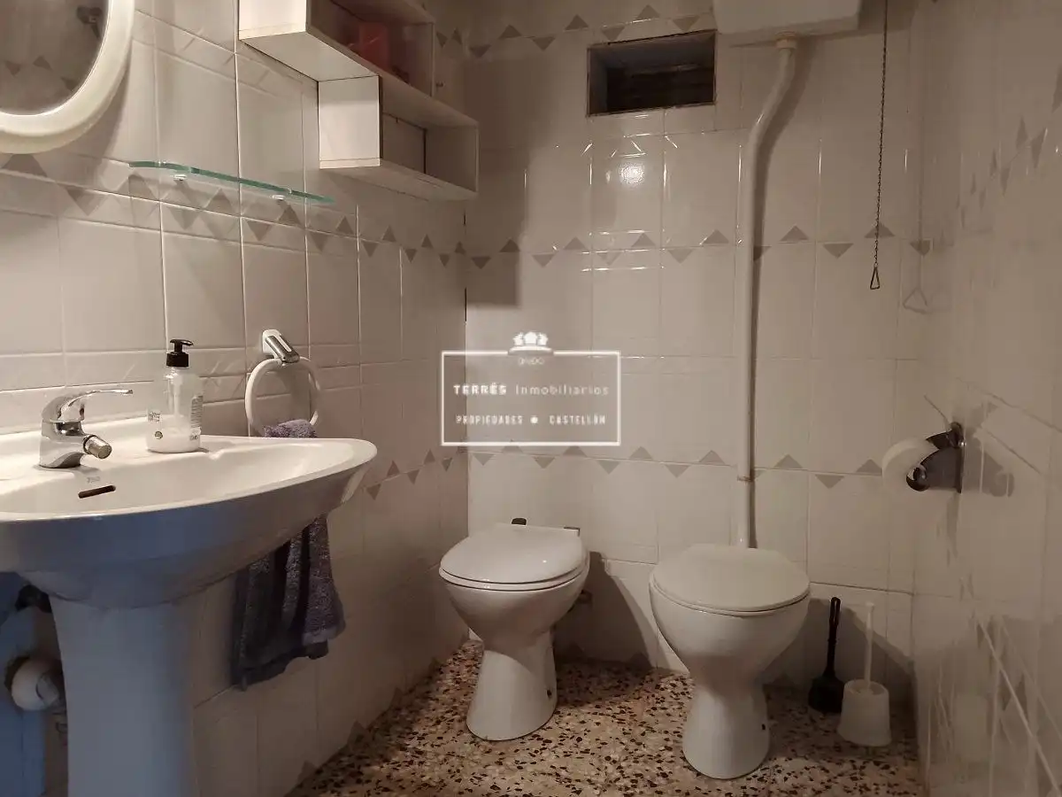 Bany de Casa o xalet en venda en Castellón de la Plana / Castelló de la Plana amb Calefacció, Terrassa i Moblat