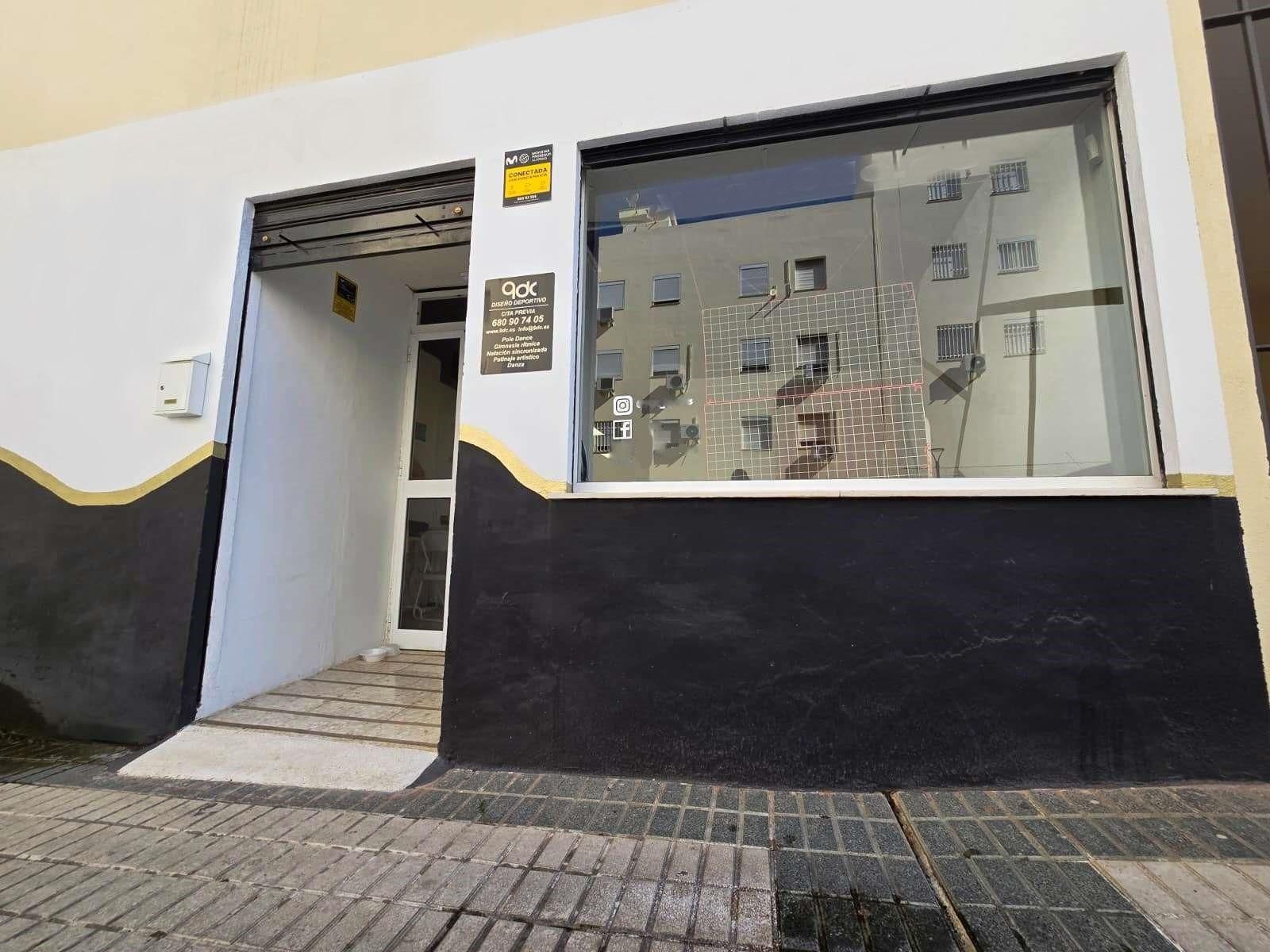 Vista exterior de Local en venta en Bormujos