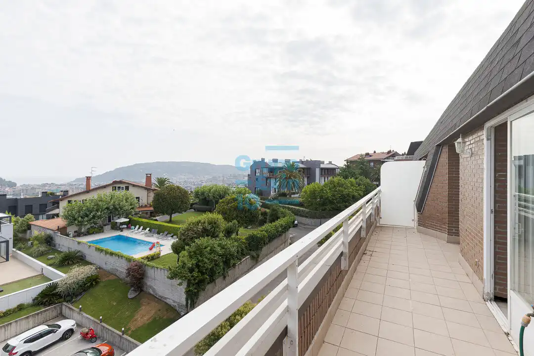 Terrassa de Àtic en venda en Donostia - San Sebastián  amb Calefacció, Terrassa i Piscina