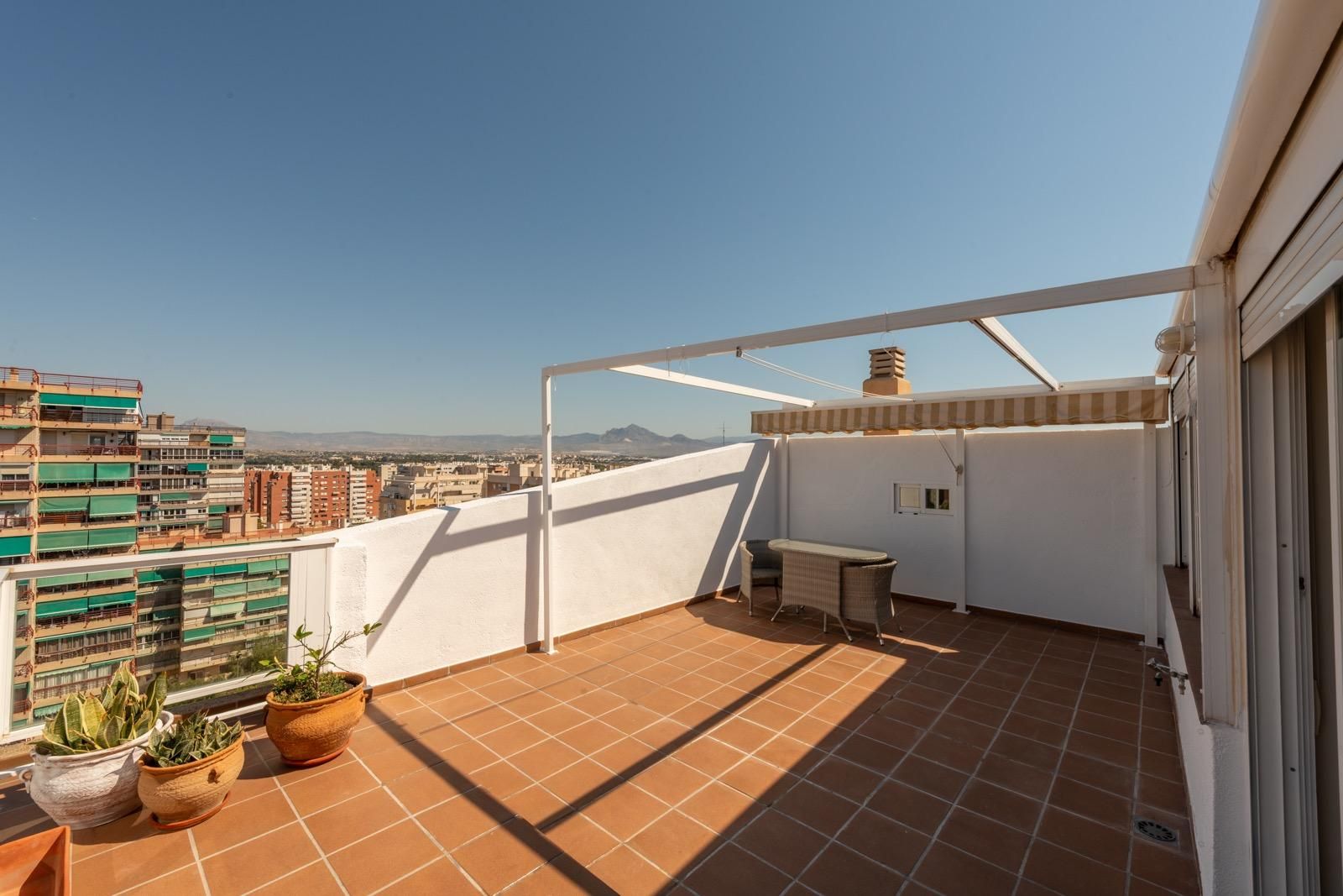 Terrassa de Àtic de lloguer en Alicante / Alacant amb Aire condicionat, Calefacció i Jardí privat