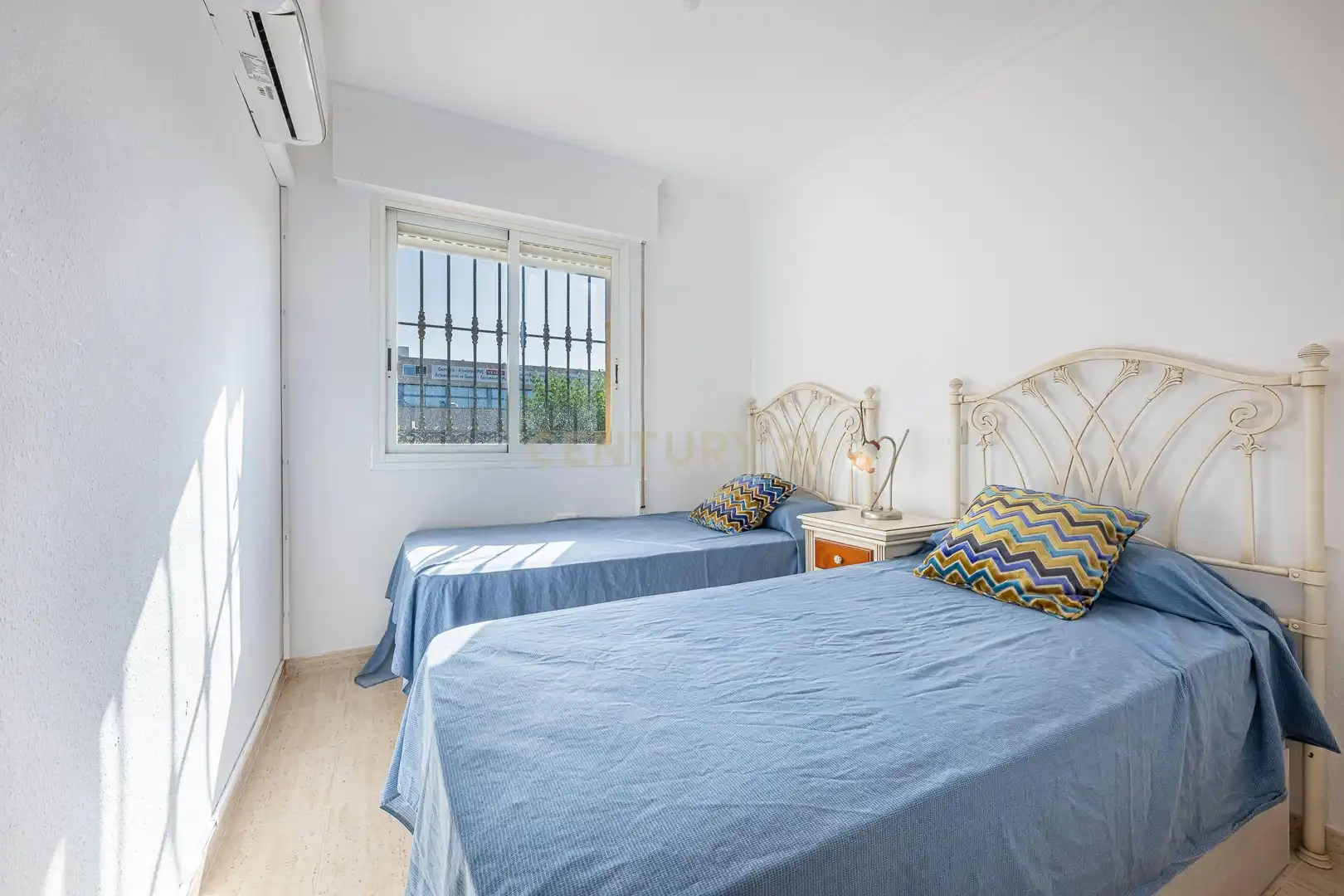 Dormitori de Casa adosada en venda en Marbella amb Piscina comunitària