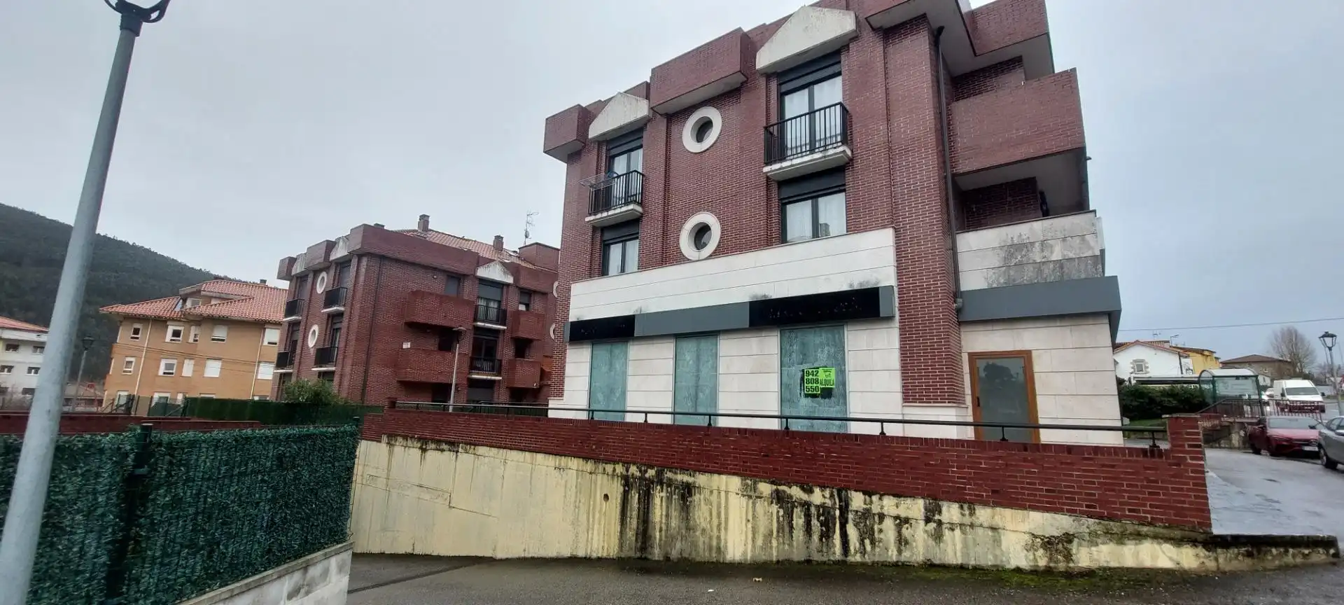 Außenansicht von Garage zum Verkauf in Puente Viesgo