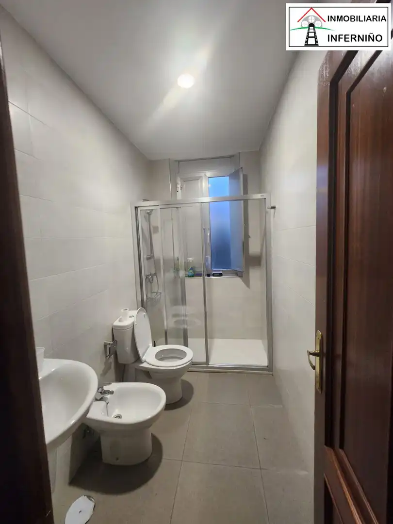 Badezimmer von Wohnung zum Verkauf in Ferrol