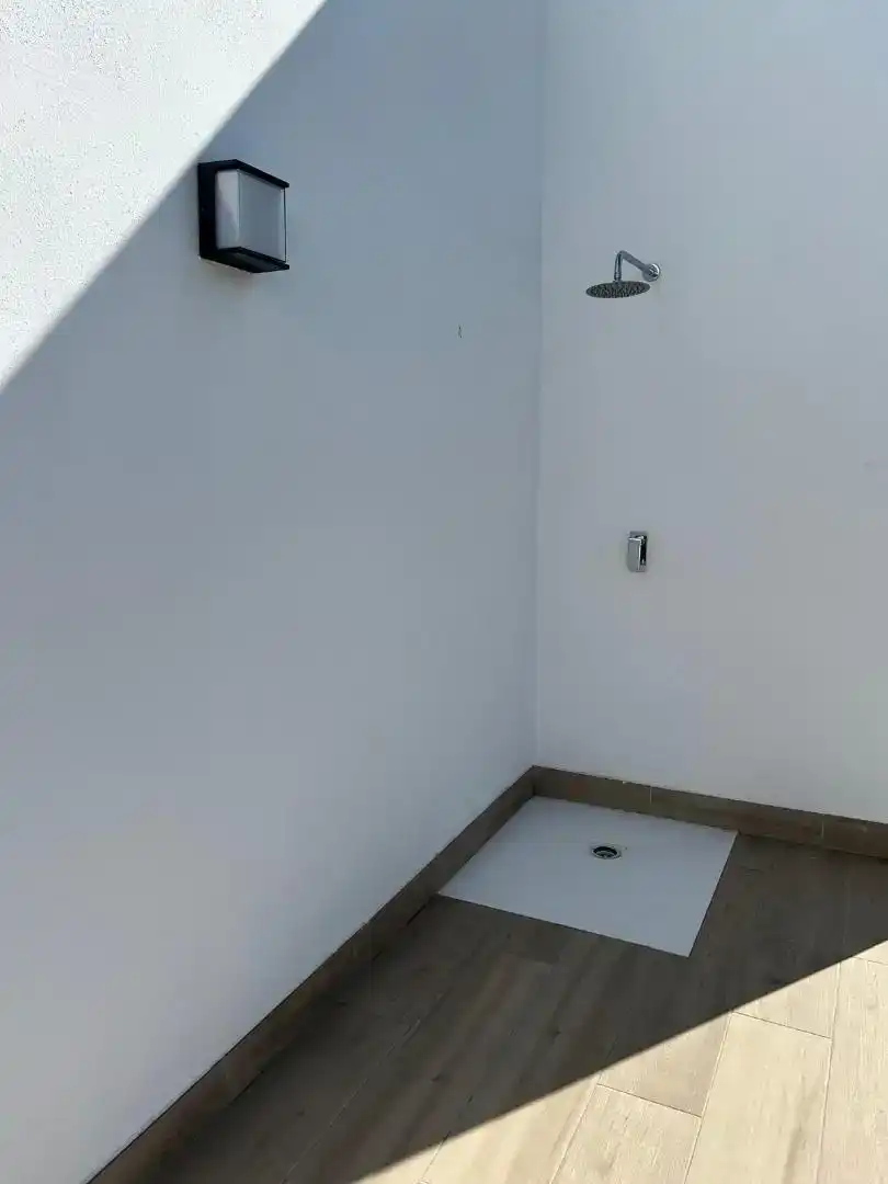Bany de Pis en venda en Sevilla amb Aire condicionat, Jardí privat i Traster