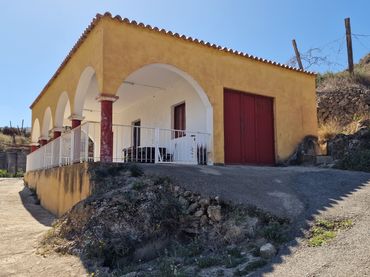 Landhaus mit Balkon zum Verkauf in Calle de Miguel Navarro Sanchez 4