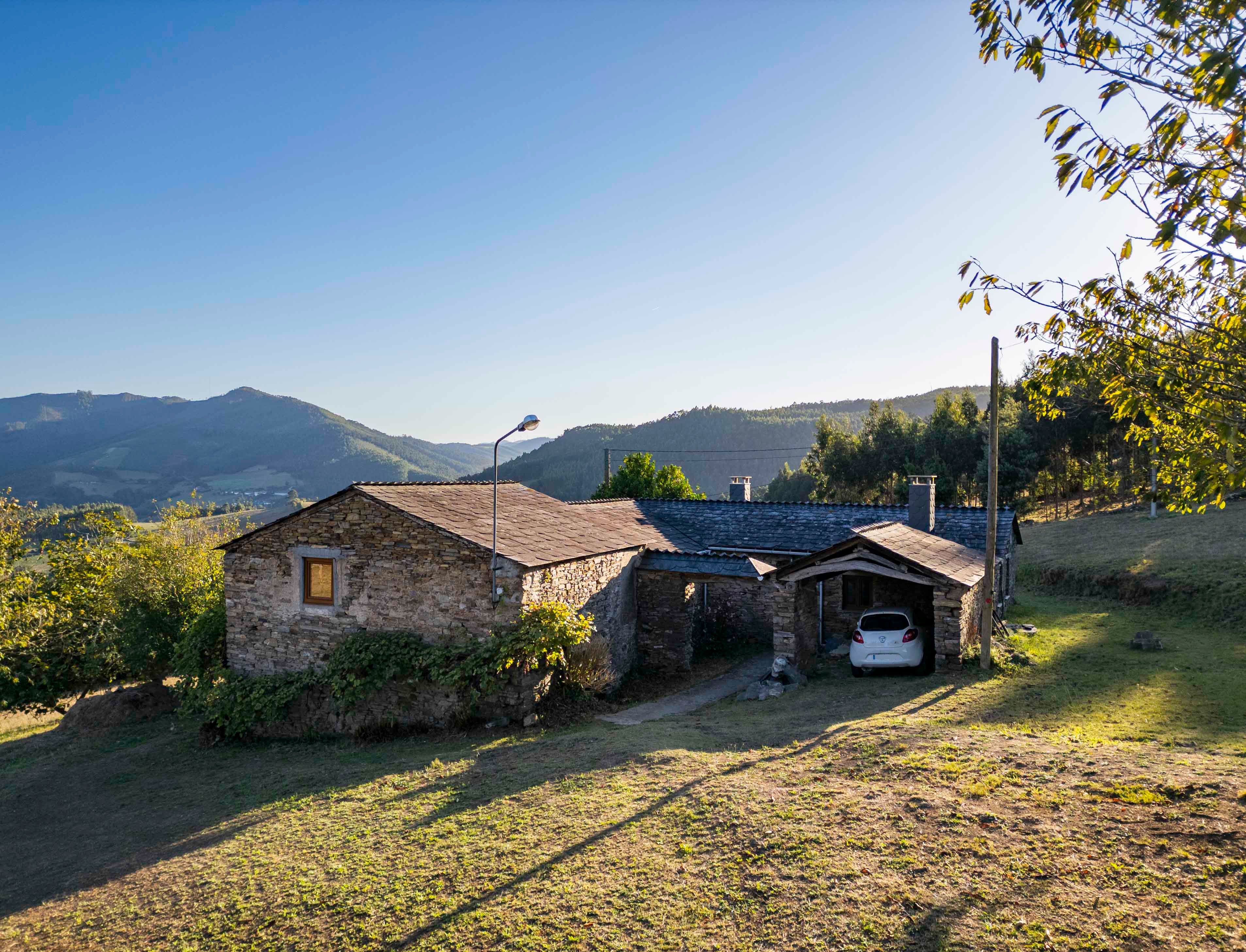Exterior view of Country house for sale in San Tirso de Abres  with Furnished