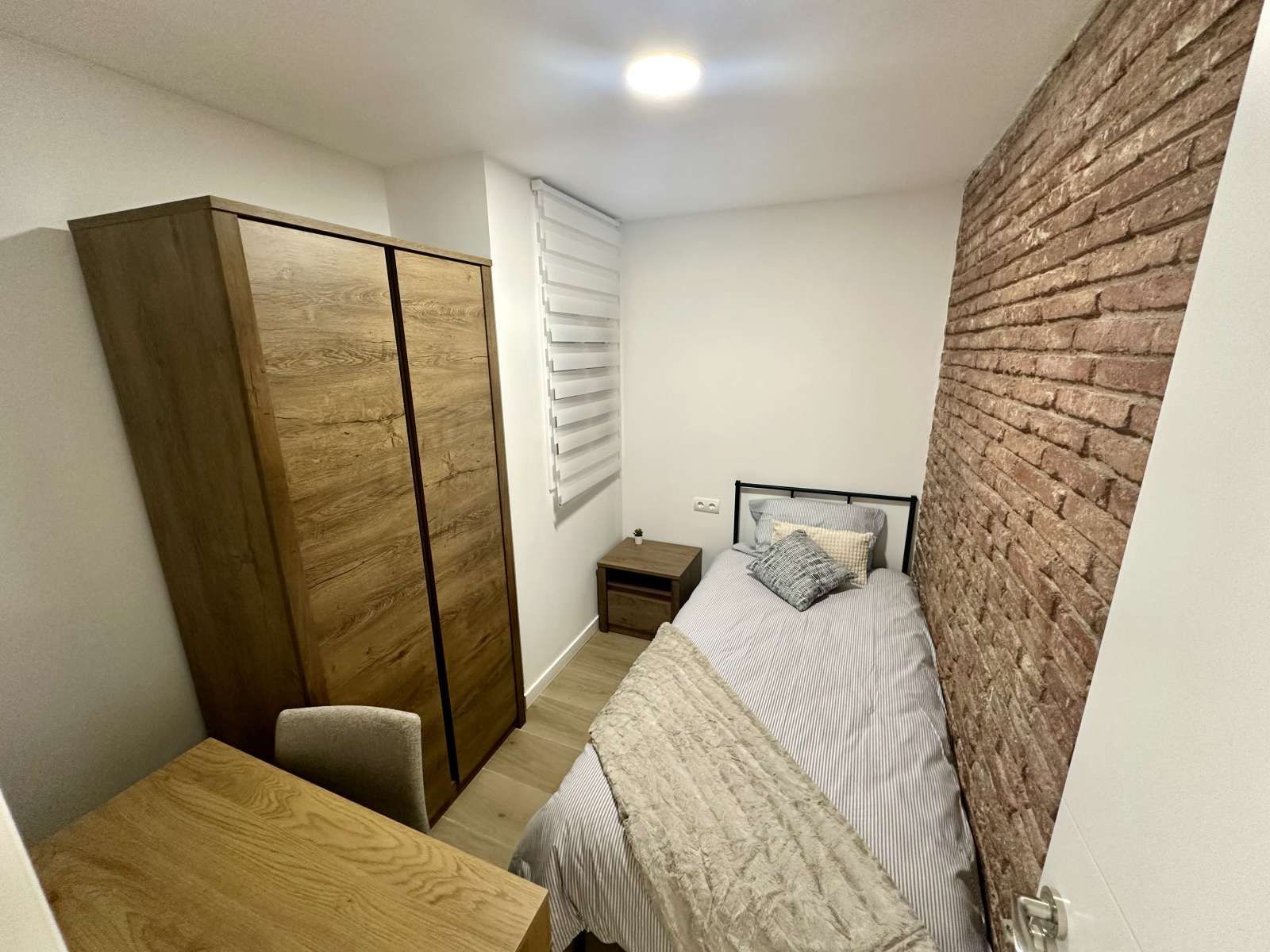 Bedroom of Flat to share in L'Hospitalet de Llobregat  with Air Conditioner and Terrace