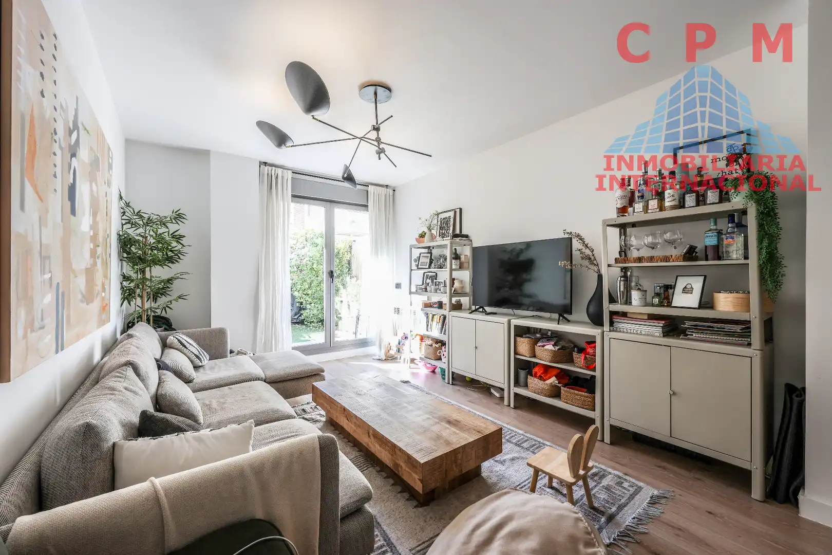 Living room of Flat for rent in Madrid  with Air Conditioner, Heating and Parquet flooring