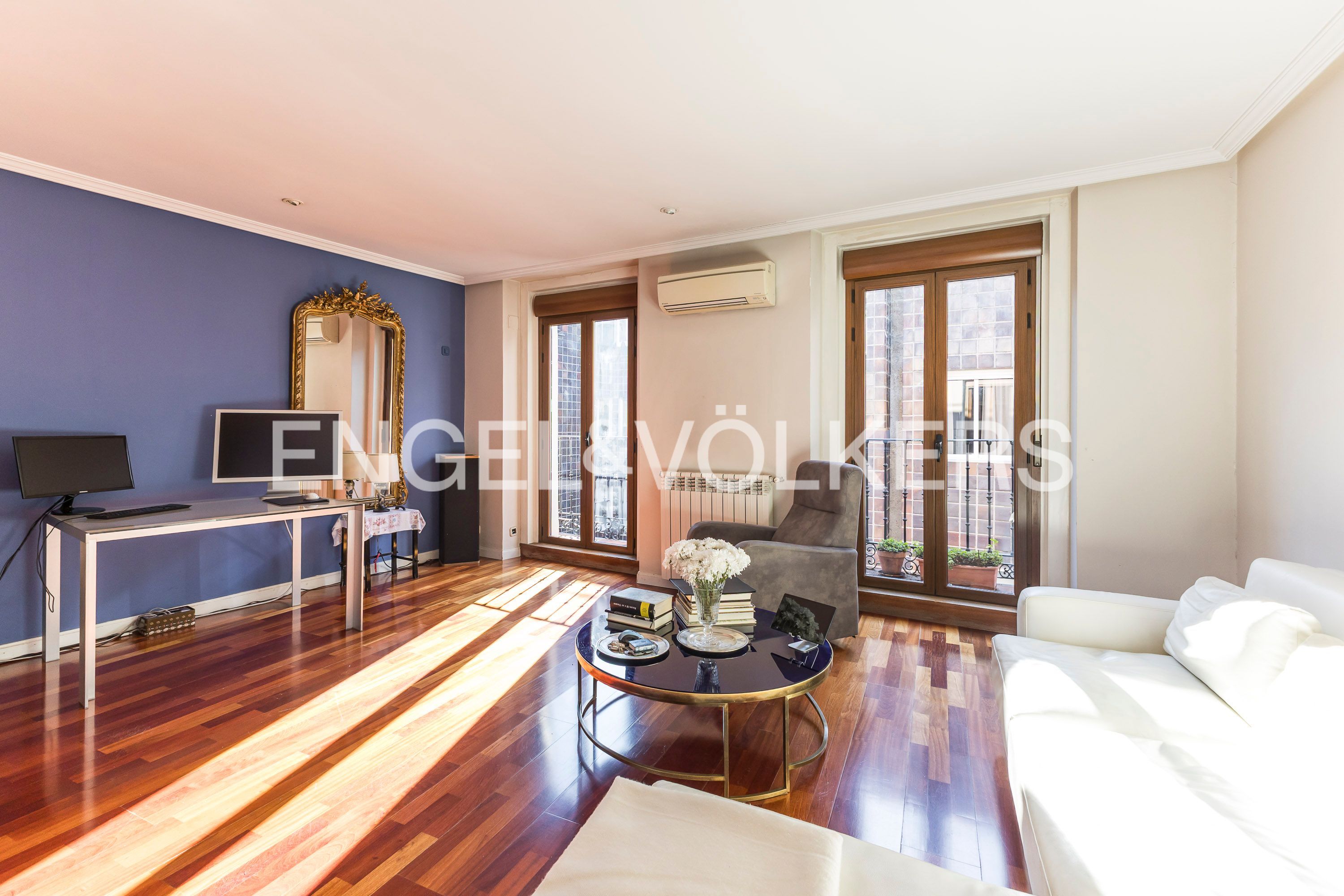 Sala d'estar de Apartament en venda en  Madrid Capital amb Aire condicionat, Calefacció i Parquet