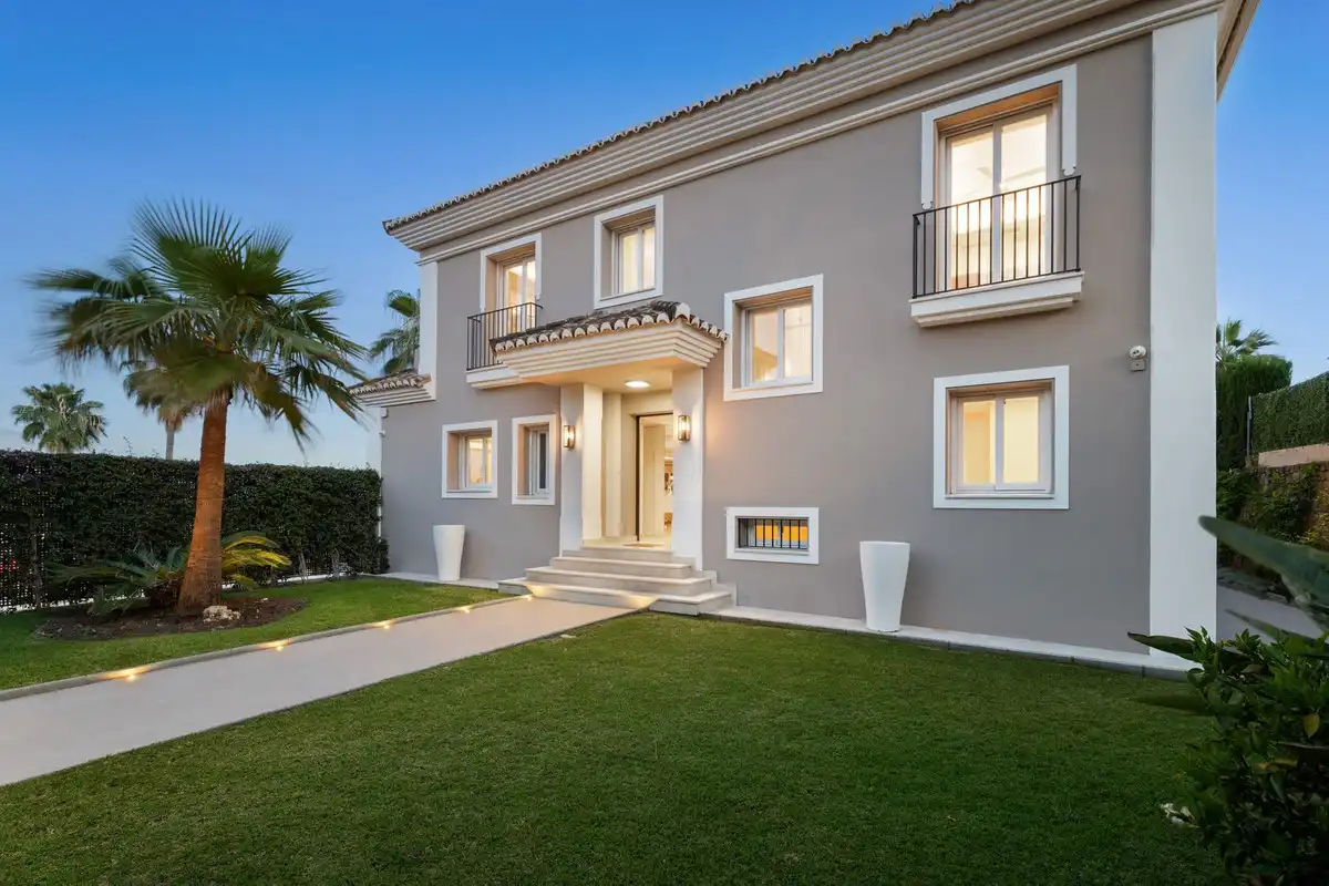 Villa mit Garten zum Verkauf in Nueva Andalucía, imagen 8