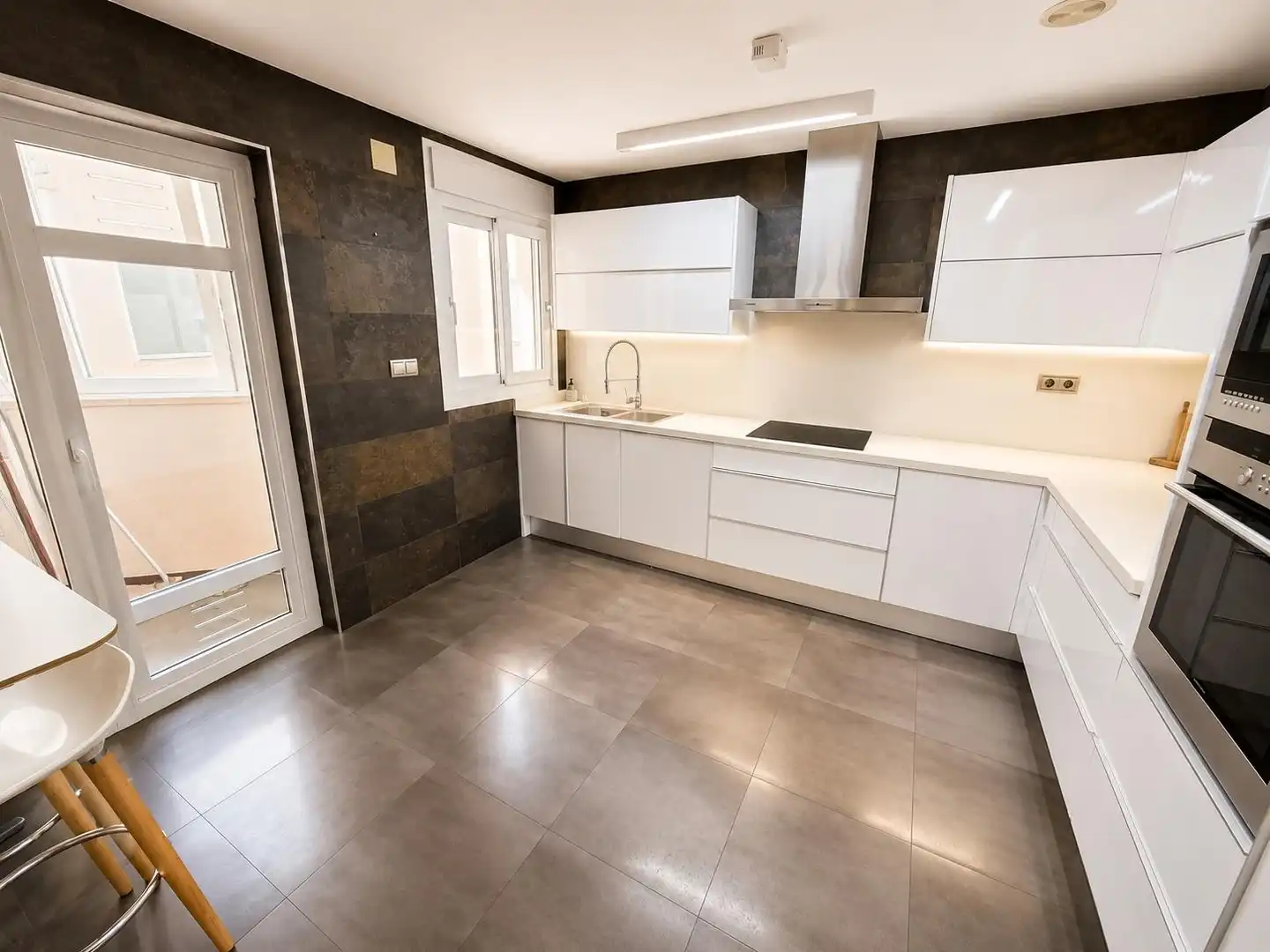 Cuina de Àtic de lloguer en Alicante / Alacant amb Calefacció, Parquet i Terrassa