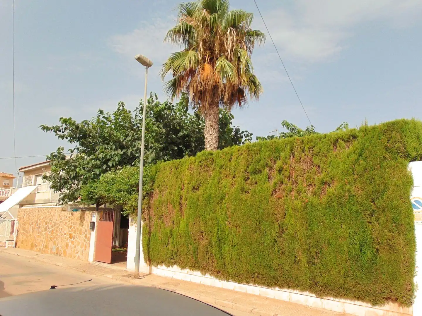 Vista exterior de Casa adosada en venda en San Pedro del Pinatar amb Aire condicionat, Calefacció i Jardí privat