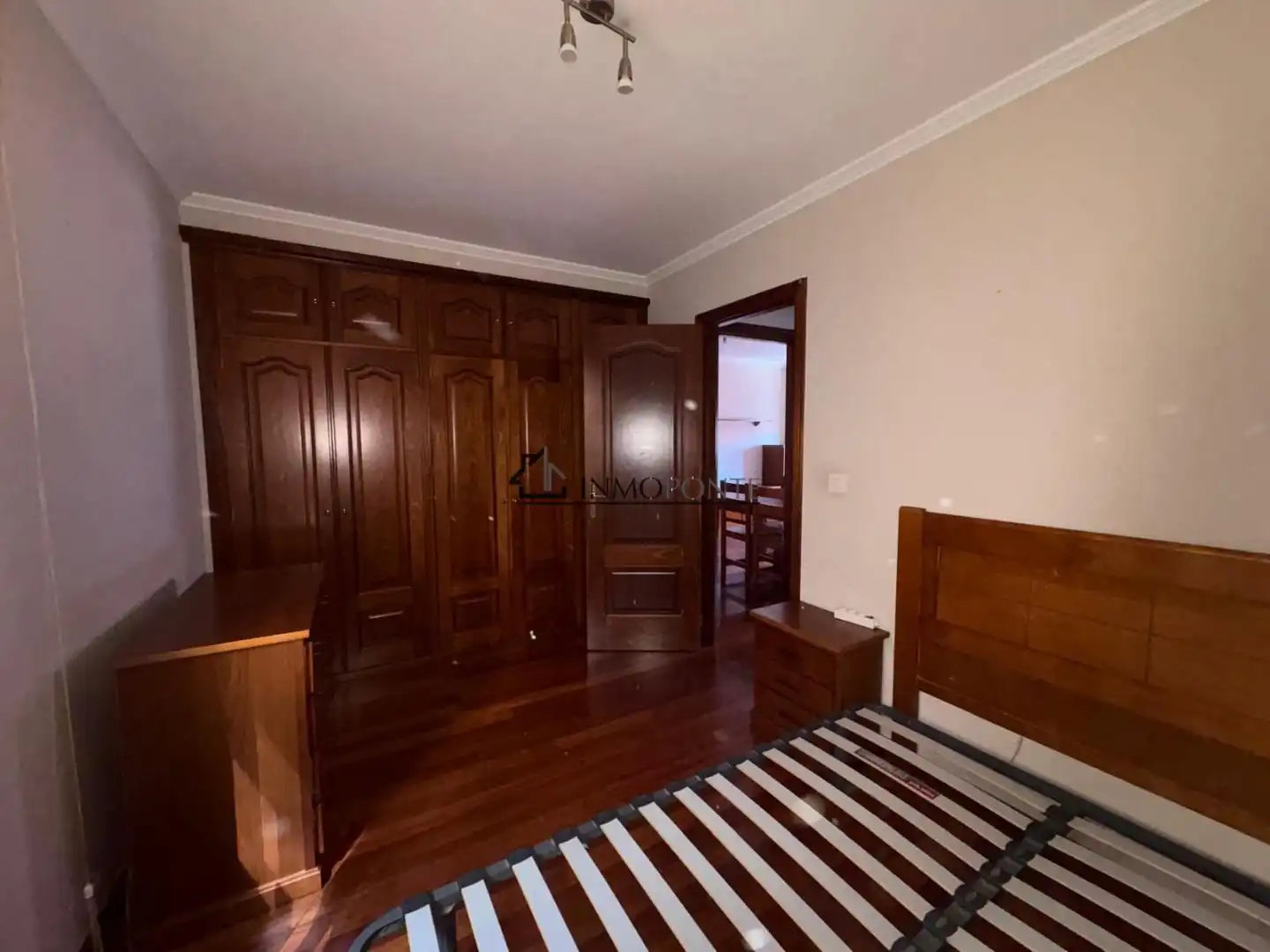 Dormitori de Apartament en venda en Pontevedra Capital  amb Calefacció i Traster