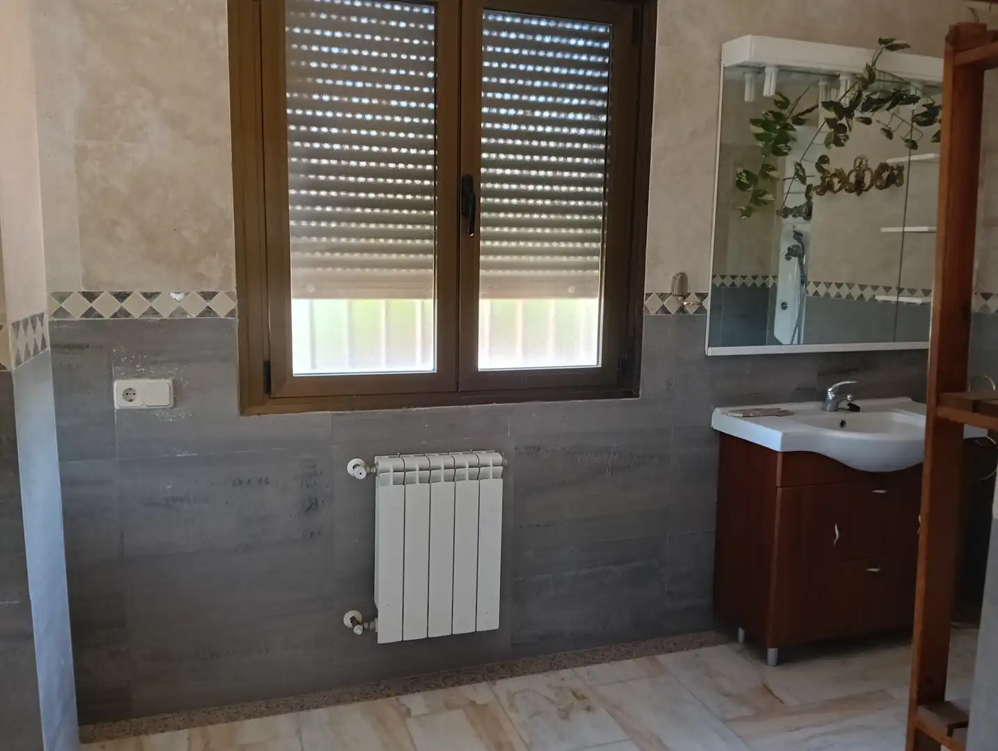 Bany de Casa o xalet en venda en Casarrubios del Monte amb Aire condicionat, Calefacció i Jardí privat