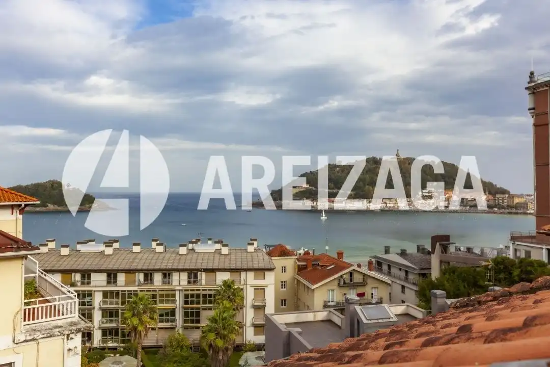 Vista exterior de Casa o chalet en venta en Donostia - San Sebastián  con Calefacción, Jardín privado y Terraza