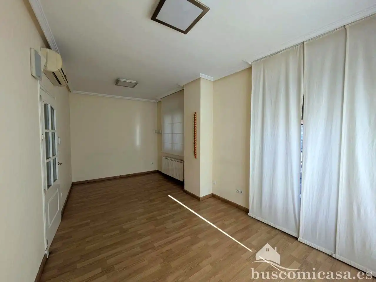 Habitación de Local de alquiler en Linares con Aire acondicionado