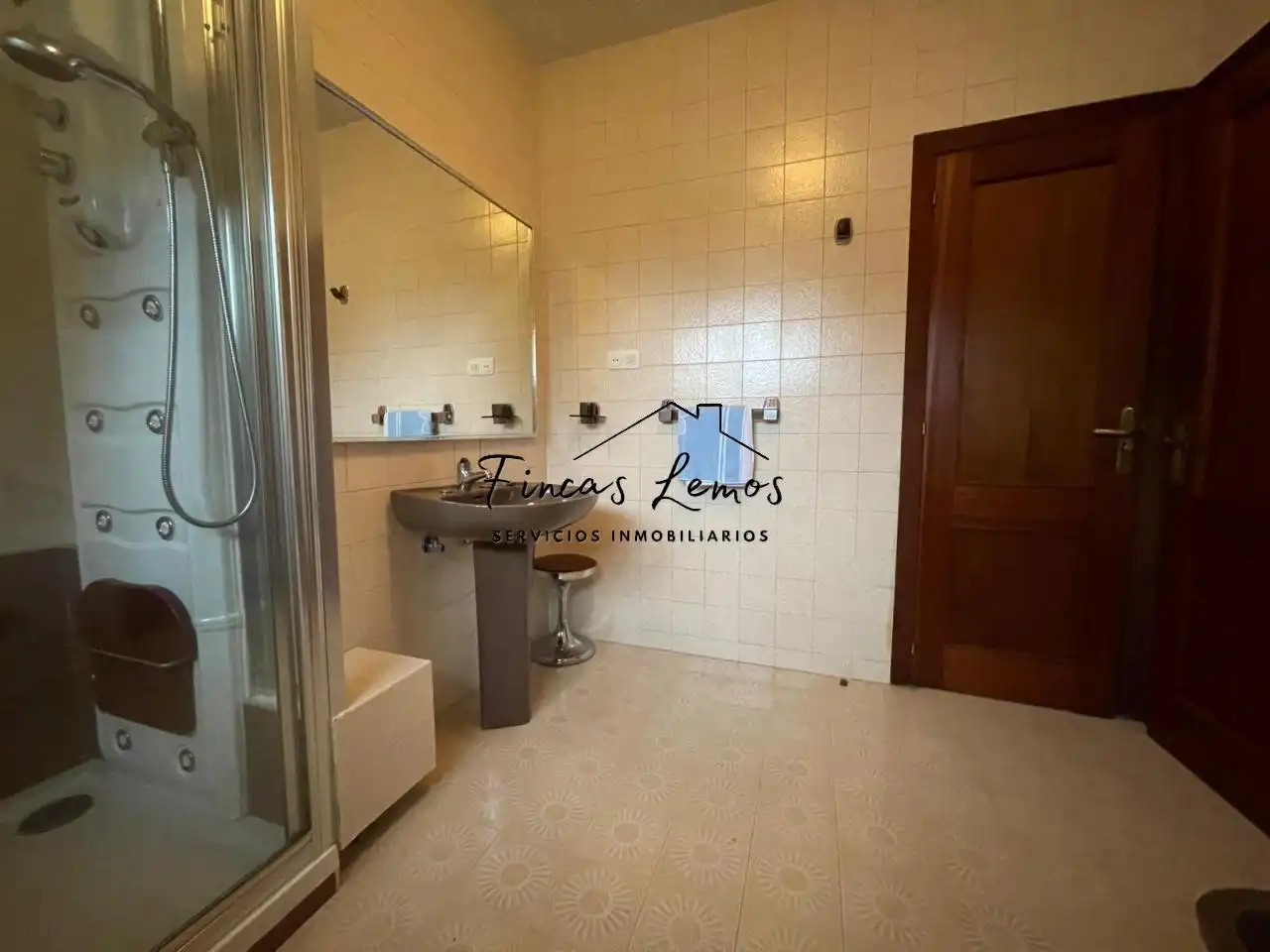 Bathroom of Houses for sale in Camariñas  with Heating, Private garden and Furnished