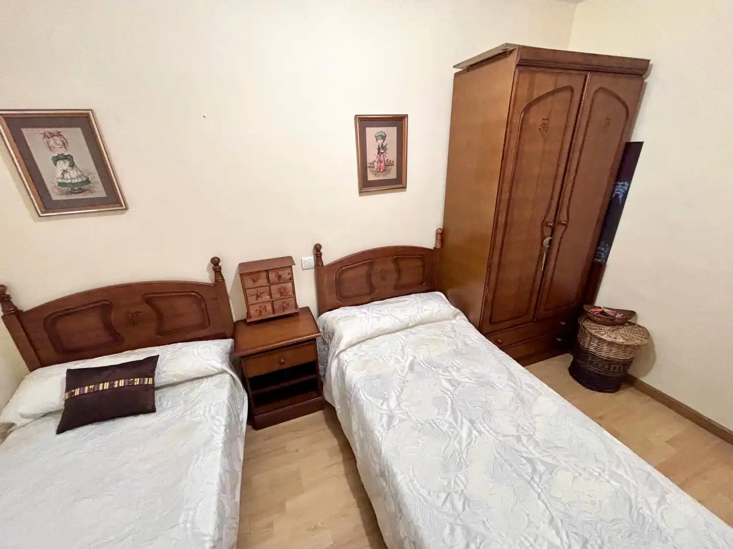 Schlafzimmer von Wohnung zum Verkauf in Gijón  mit Parkett, Möbliert und Ofen