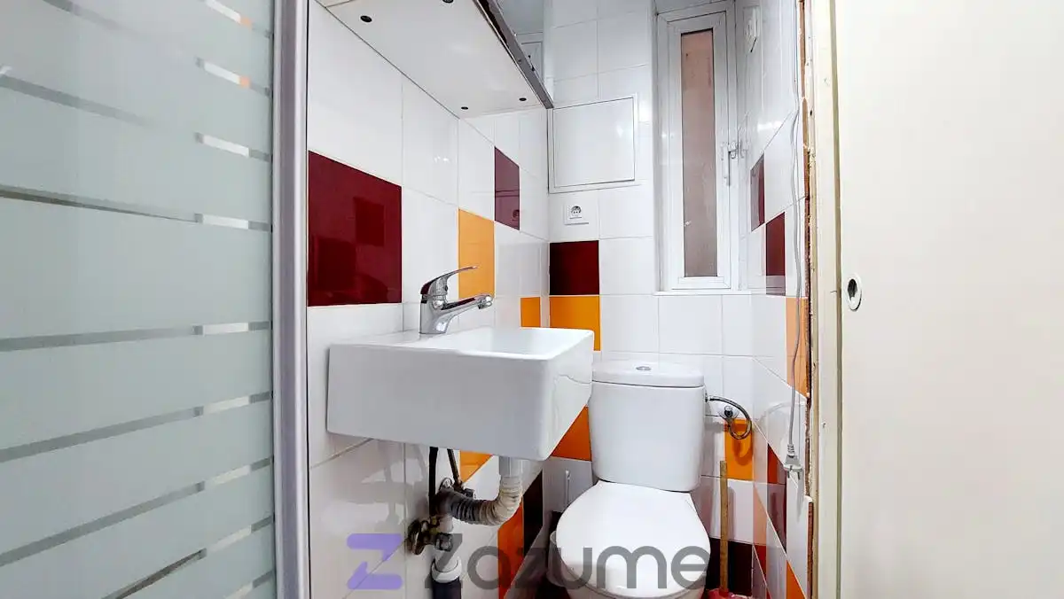 Bathroom of Lofts for rent in Madrid  with Air Conditioner, Oven and Washing machine