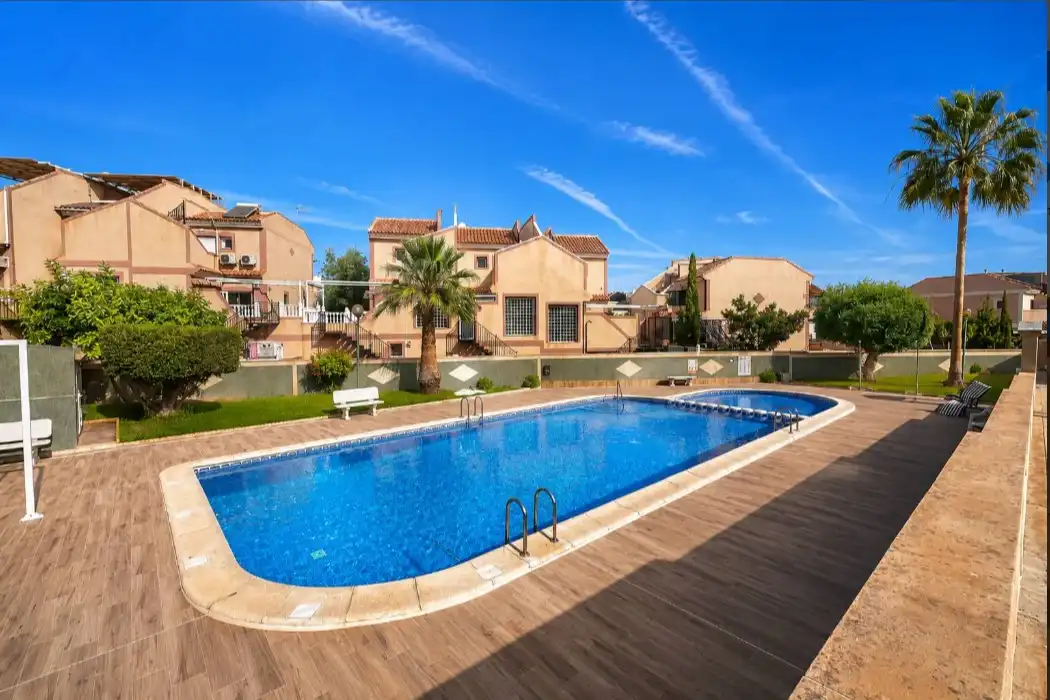 Piscina de Casa o xalet en venda en Torrevieja amb Aire condicionat, Terrassa i Piscina