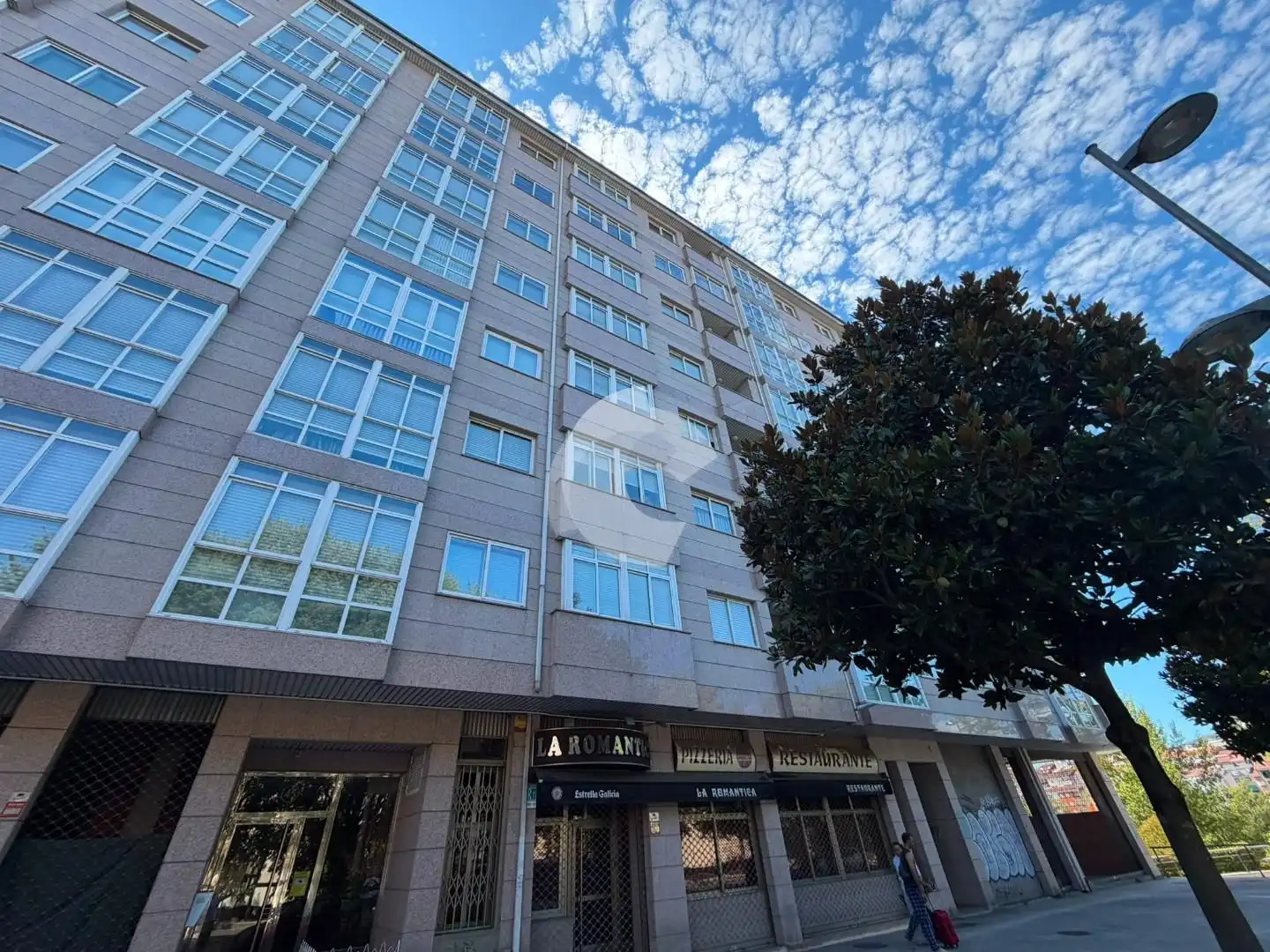 Außenansicht von Wohnung zur Miete in Ourense Capital  mit Heizung, Abstellraum und Möbliert