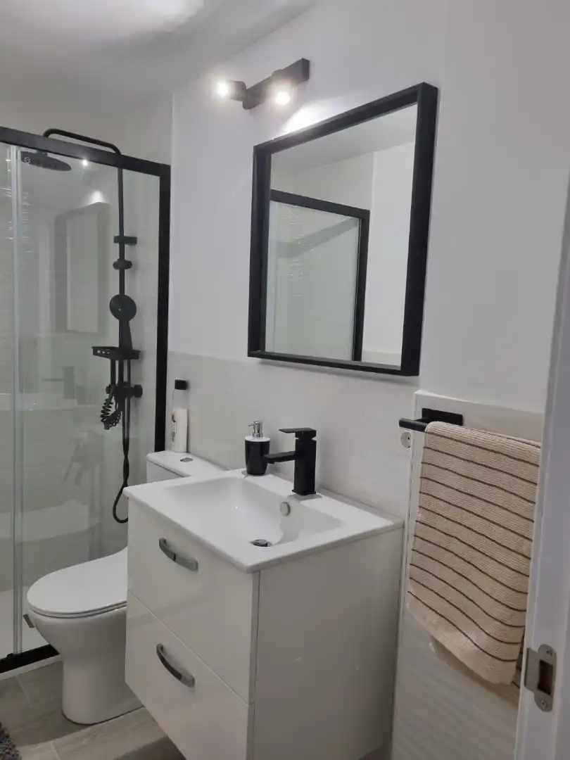 Badezimmer von Wohnung zur untervermieten in Ávila mit Heizung, Parkett und Terrasse