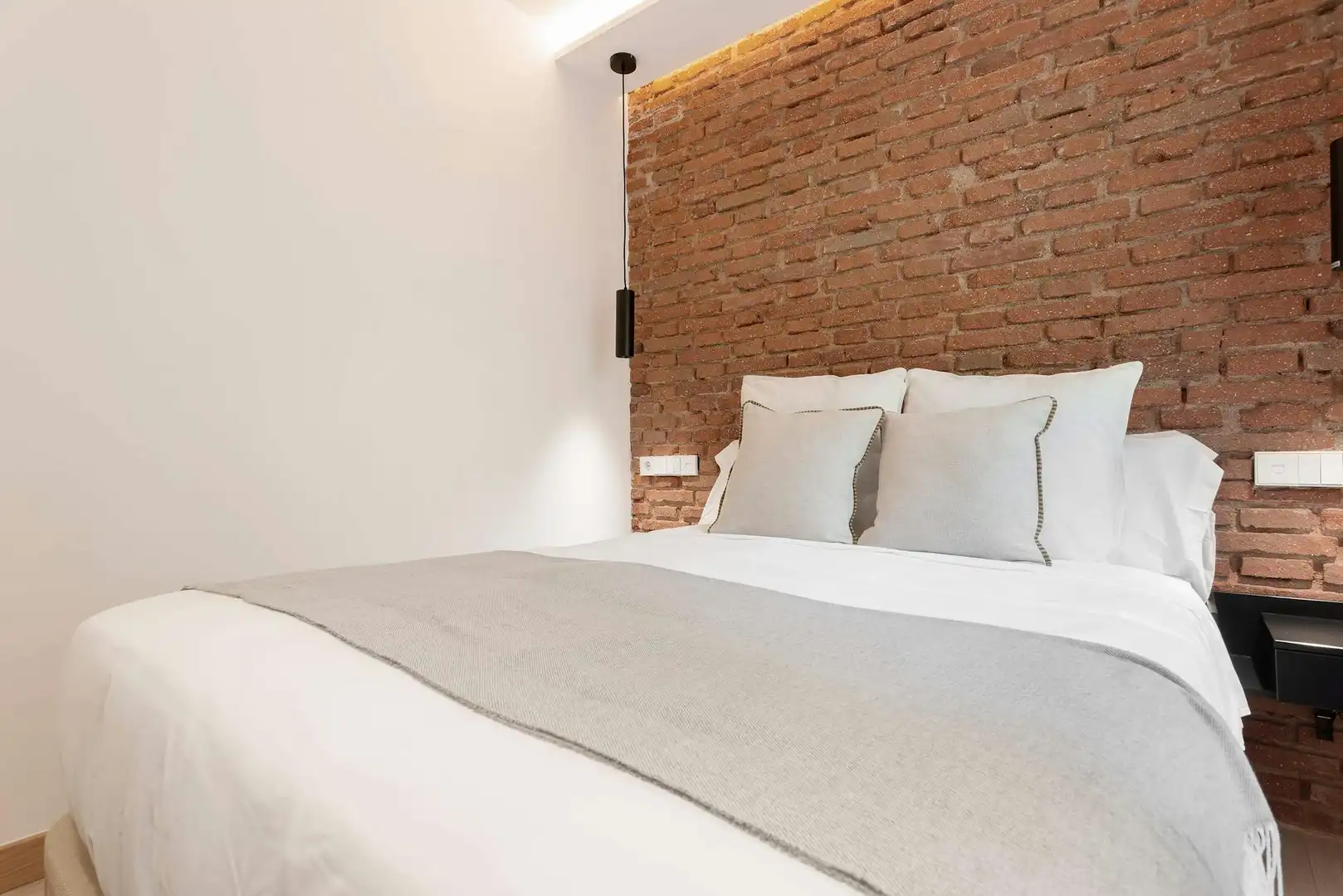 Bedroom of Flat for rent in Madrid  with Air Conditioner, Heating and Washing machine