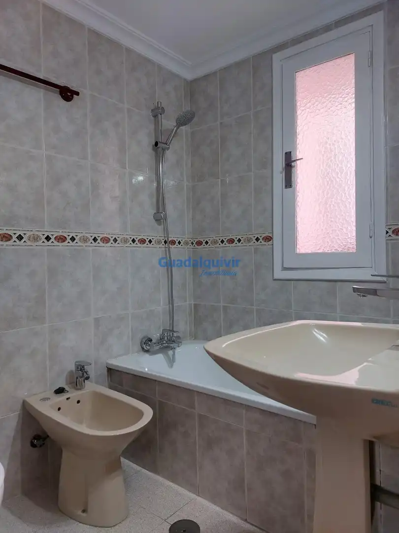 Bathroom of Flat for rent in Montequinto  with Air Conditioner, Private garden and Terrace