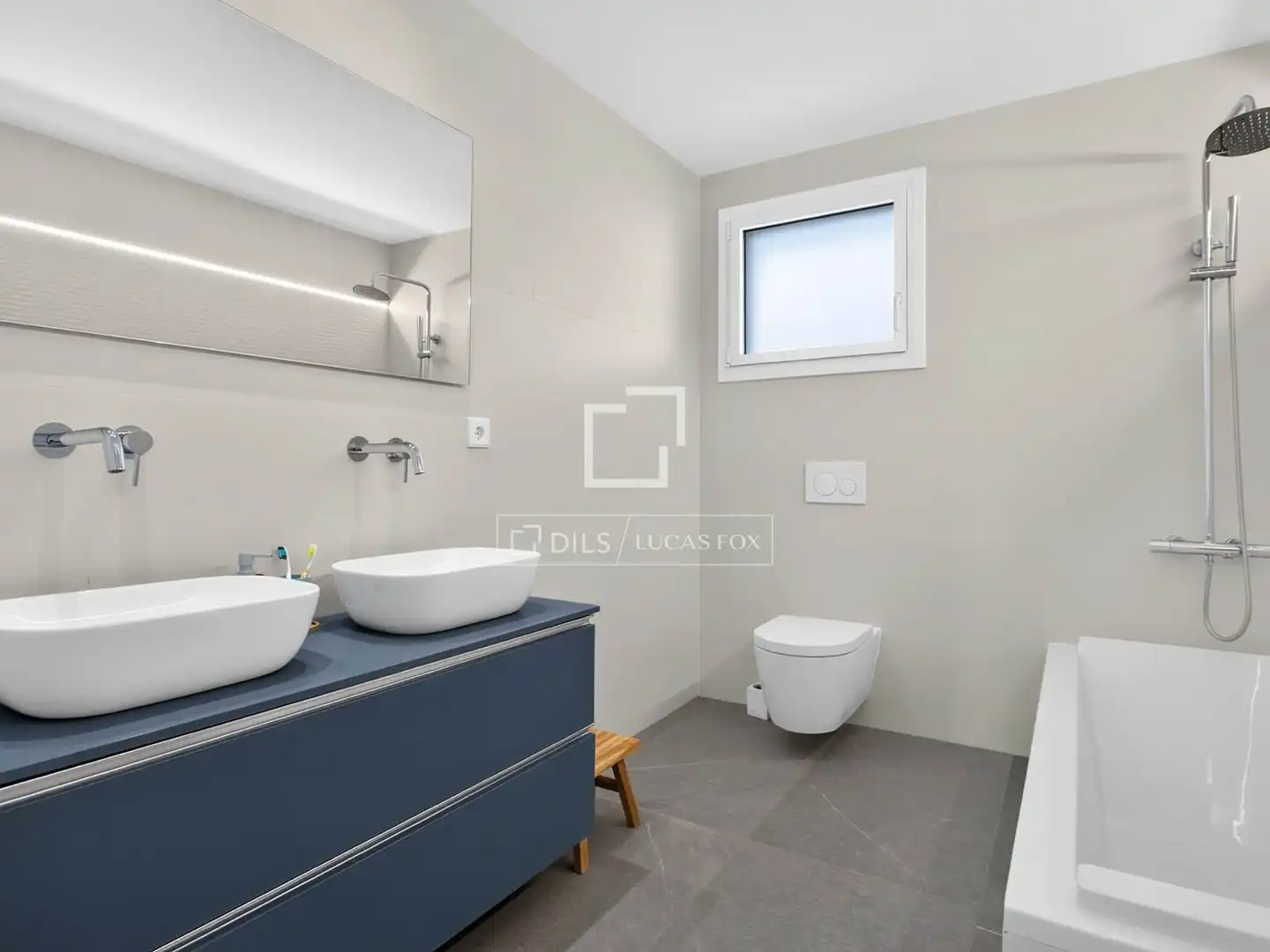 Bathroom of Houses for sale in Badalona  with Air Conditioner, Heating and Private garden