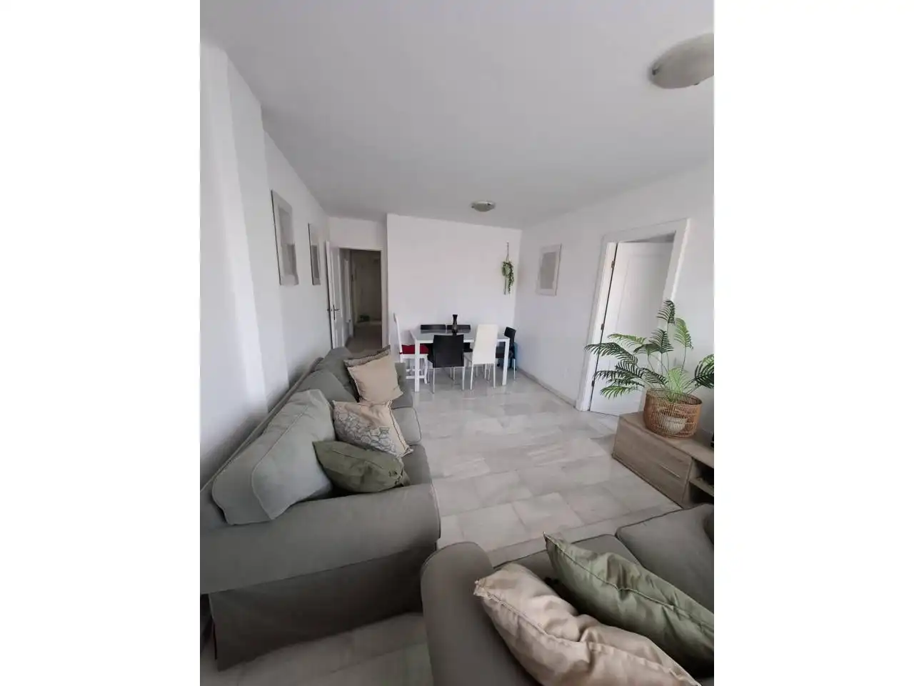 Sala de estar de Piso en venta en Roquetas de Mar con Aire acondicionado, Terraza y Piscina comunitaria