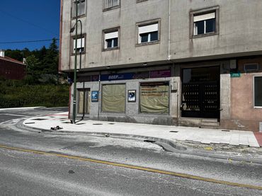 Local comercial en venda a Avenida Rosalia de Castro